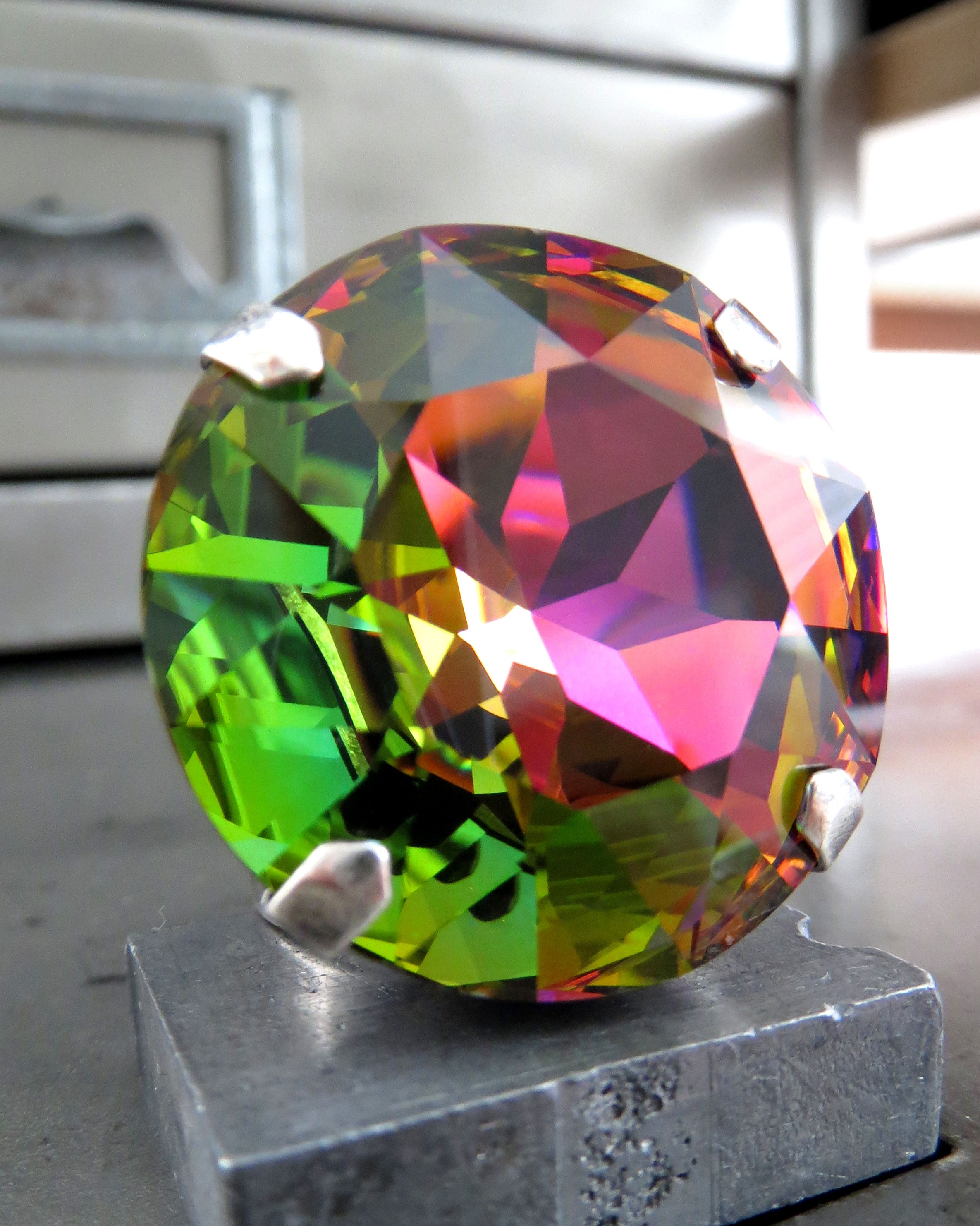 SHOWTIME V2 - Large Round Rainbow Crystal Ring