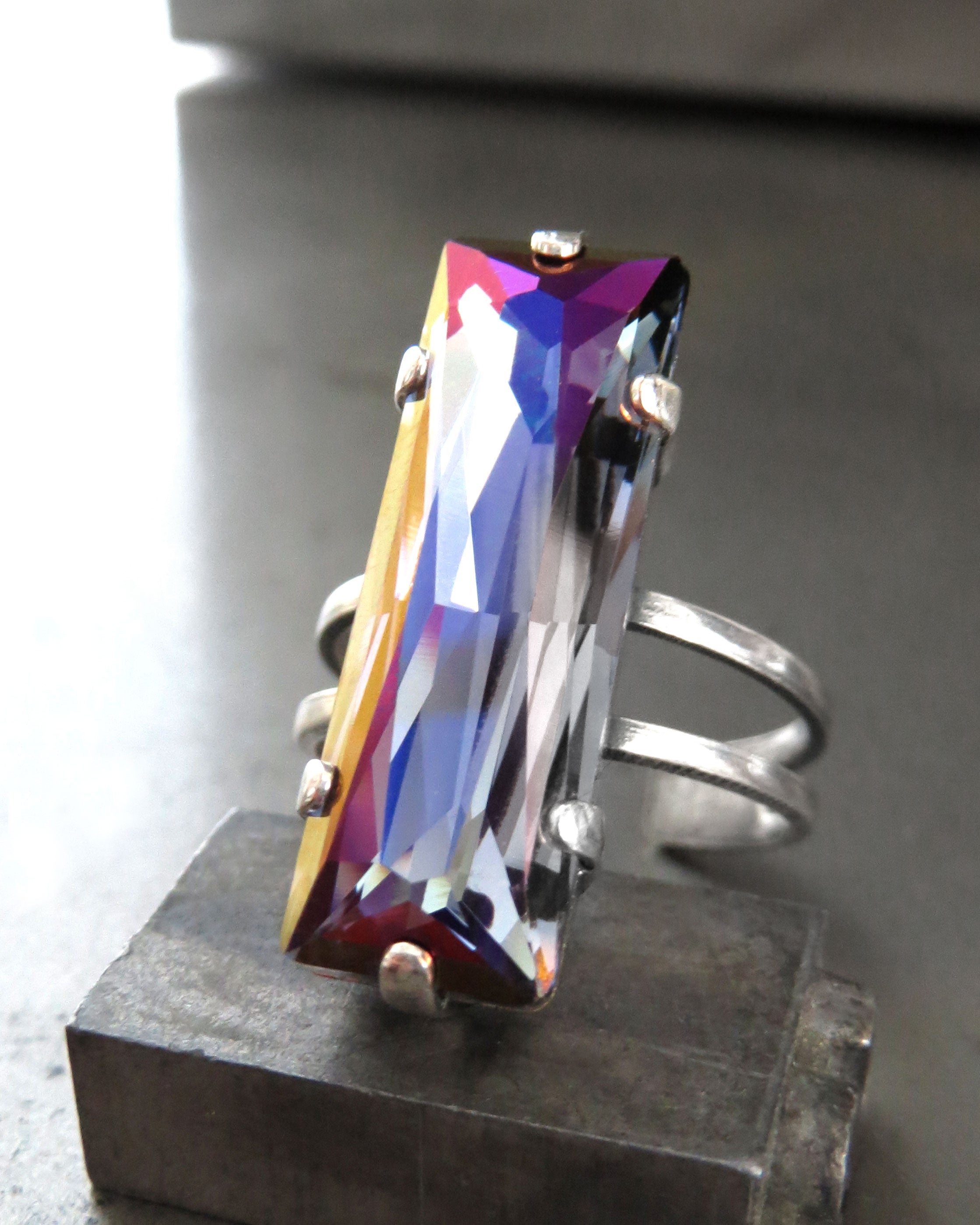 ENIGMA I - Limited Edition Ring with Mystical Crystal - Twin Duo Band
