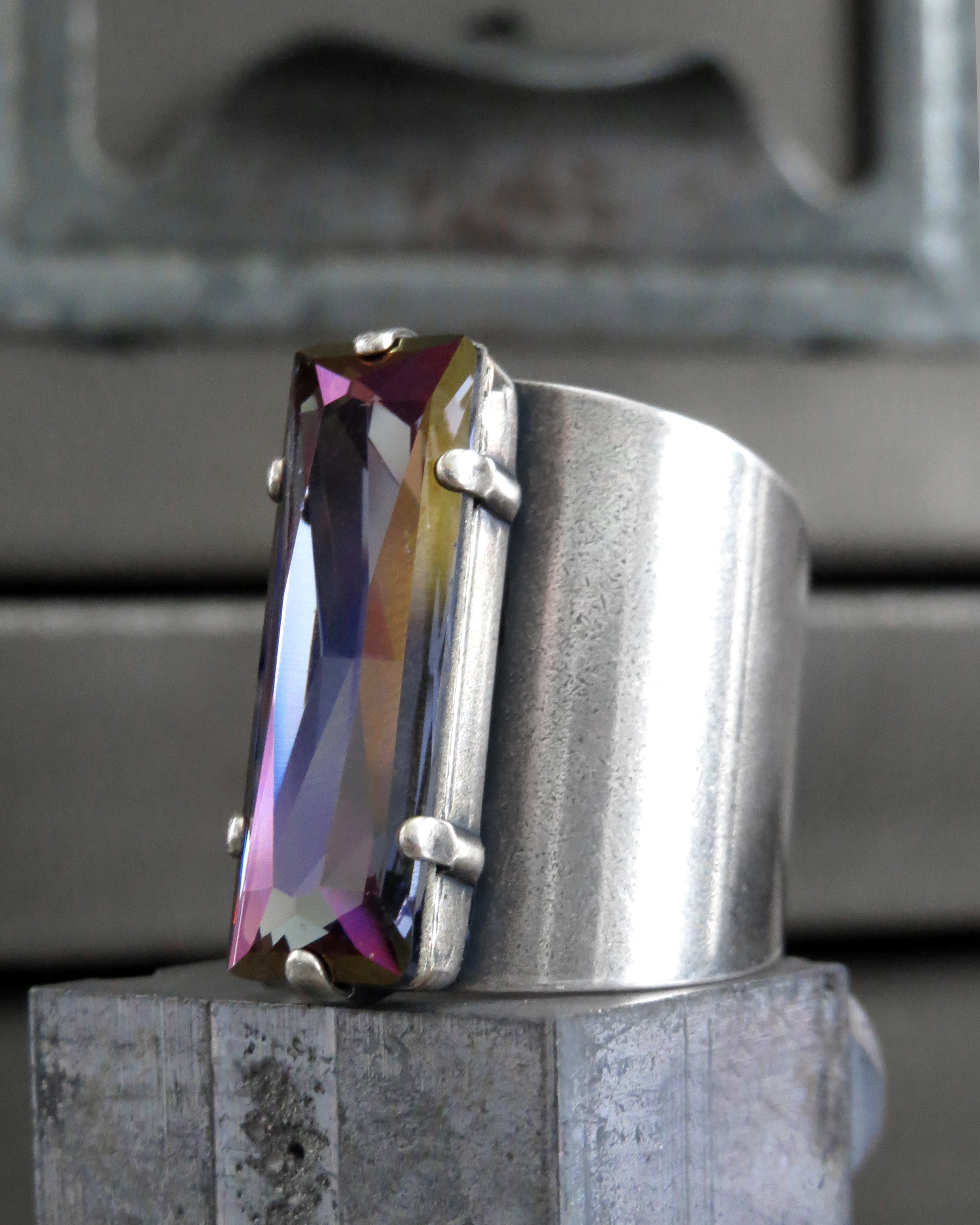 ENIGMA II - Limited Edition Ring with Mystical Crystal - Wide Cuff