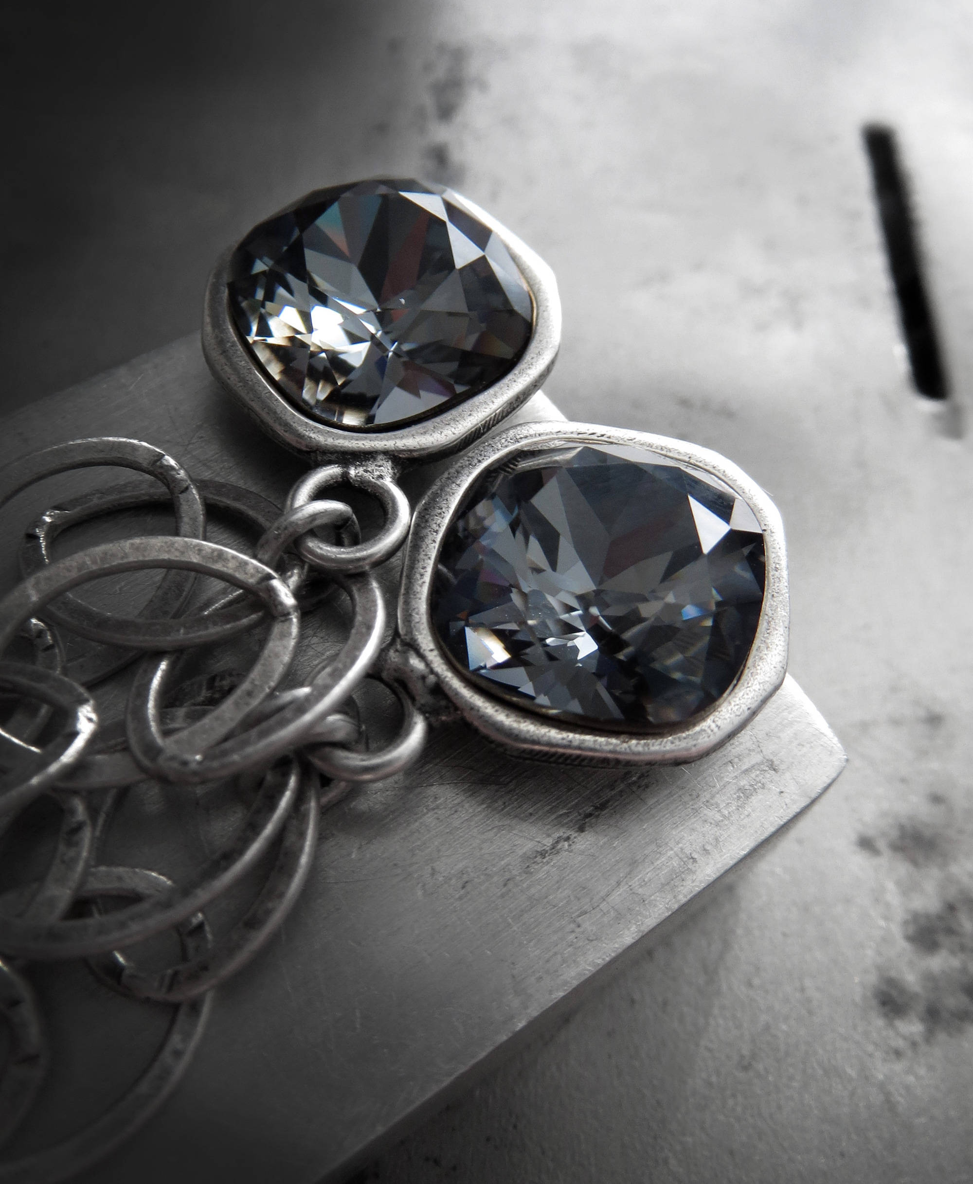 DARK DIAMOND - Geometric Oval Chain Crystal Earrings