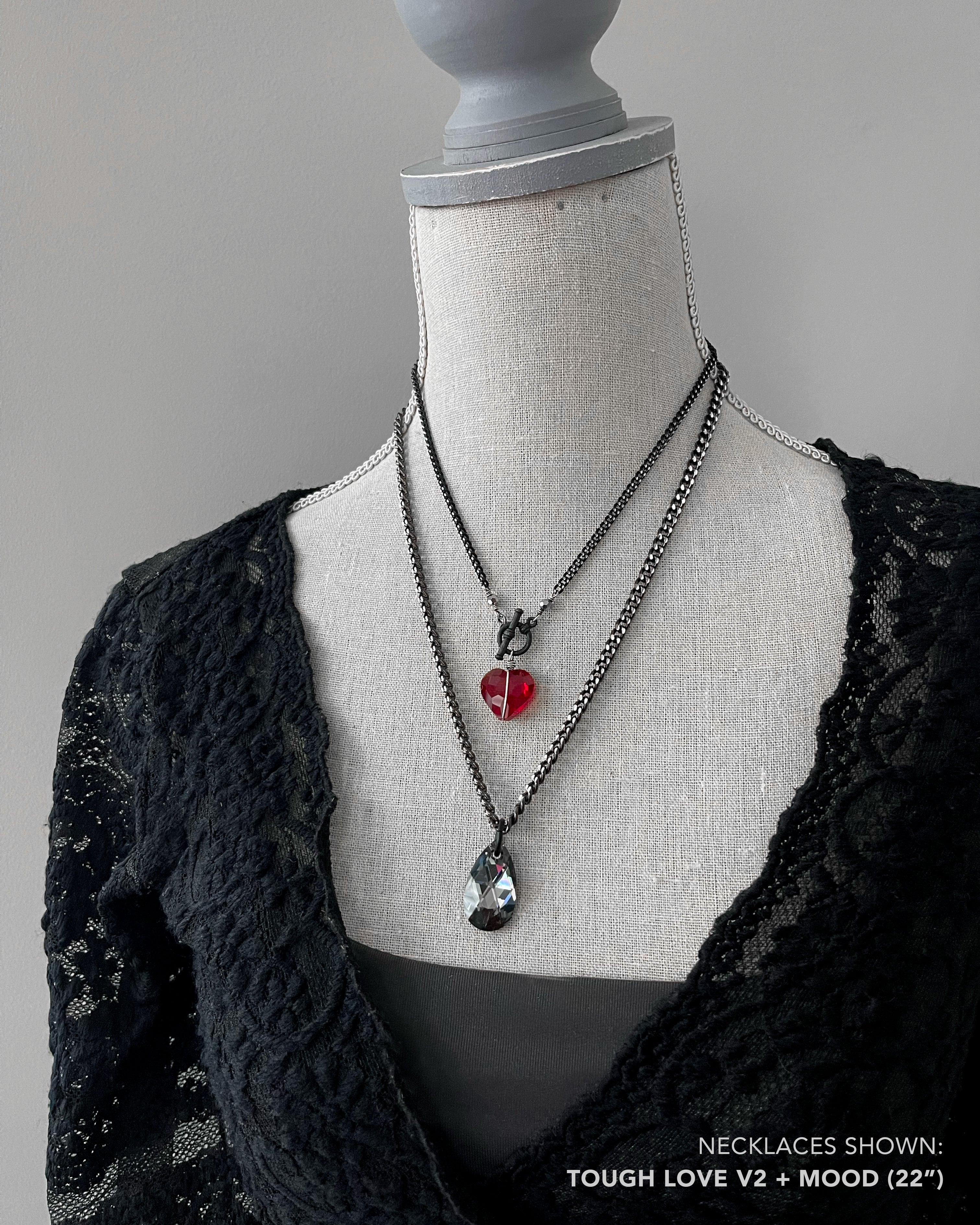 MOOD V2 - Black Night Crystal Teardrop Necklace with Diamond-Cut Chain