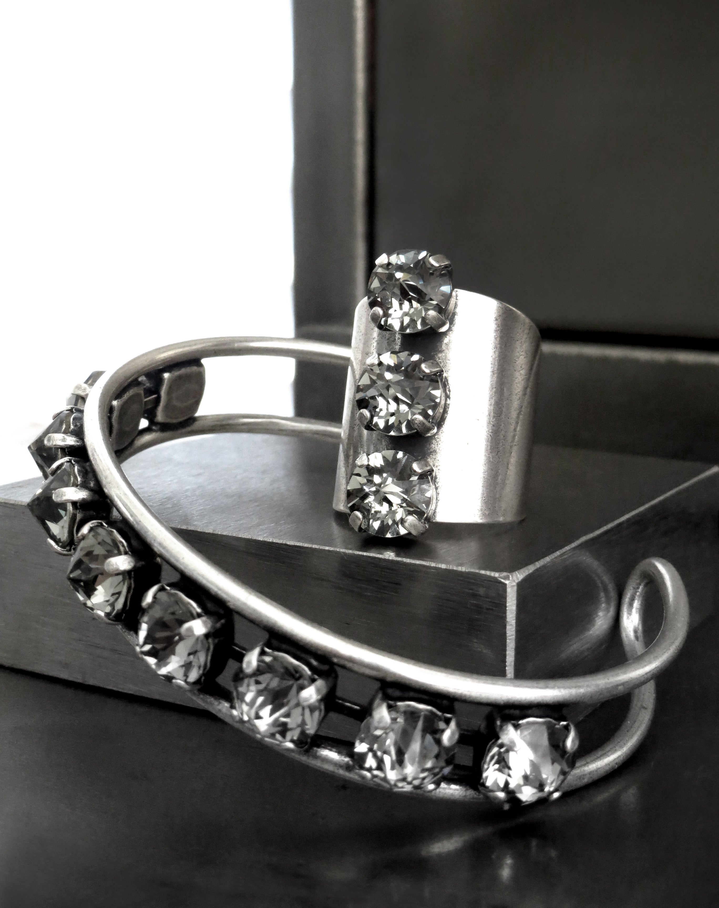 TOMBOY - Rhinestone Trio Ring with Black Diamond Crystals