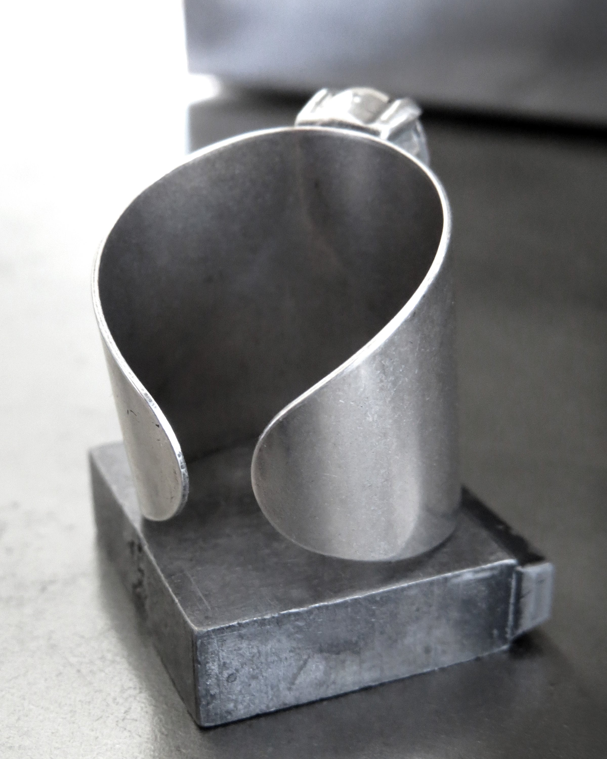 View of the back of the ring - ALCHEMY - Unisex Trio Crystal Ring with Dark Rainbow Rhinestones - Modern Design Ring for Men Women, Wide Cuff Adjustable Ring Band