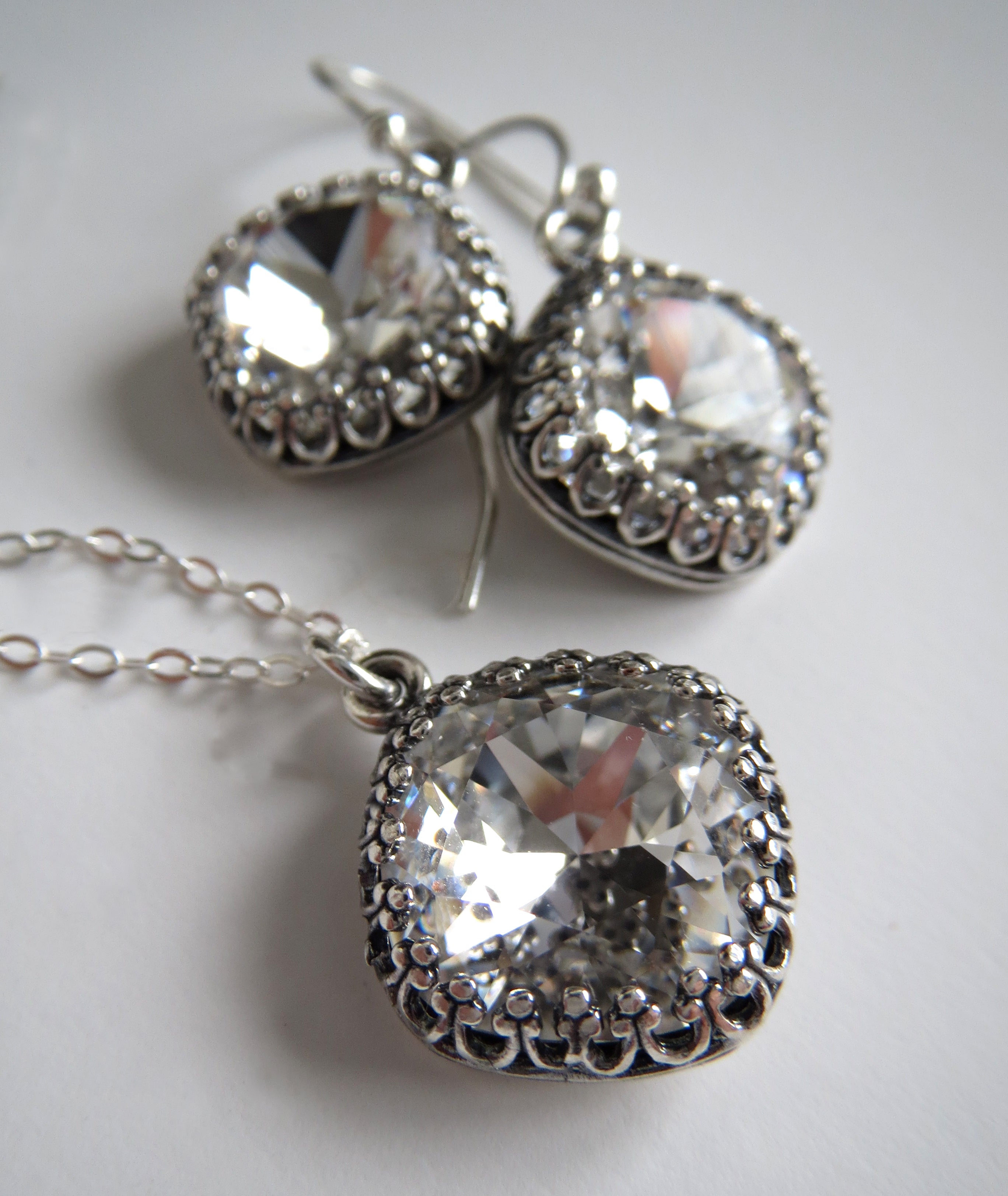 FOREVER - Vintage Style Clear Crystal Necklace with Crown Bezel