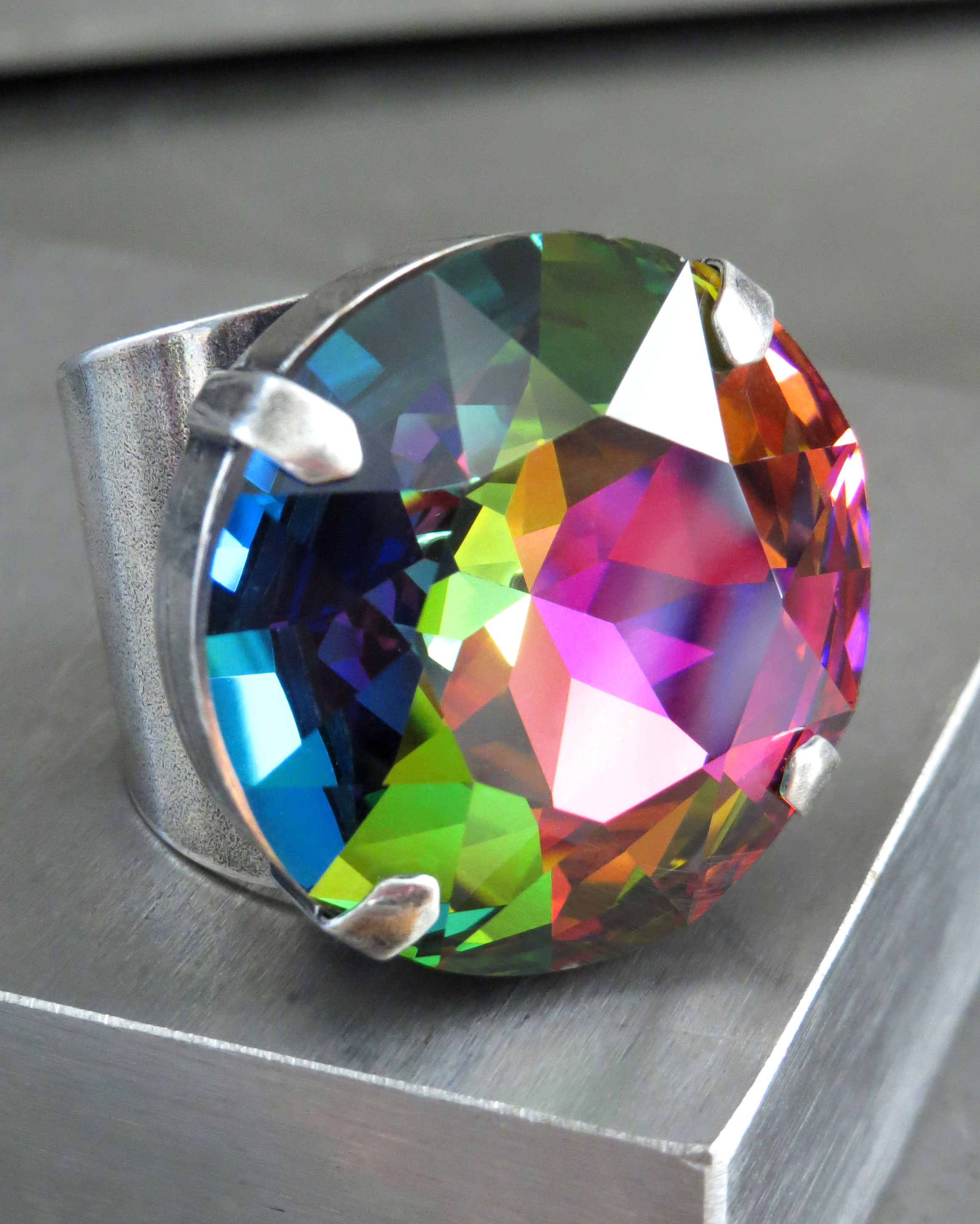 SHOWTIME V2 - Large Round Rainbow Crystal Ring
