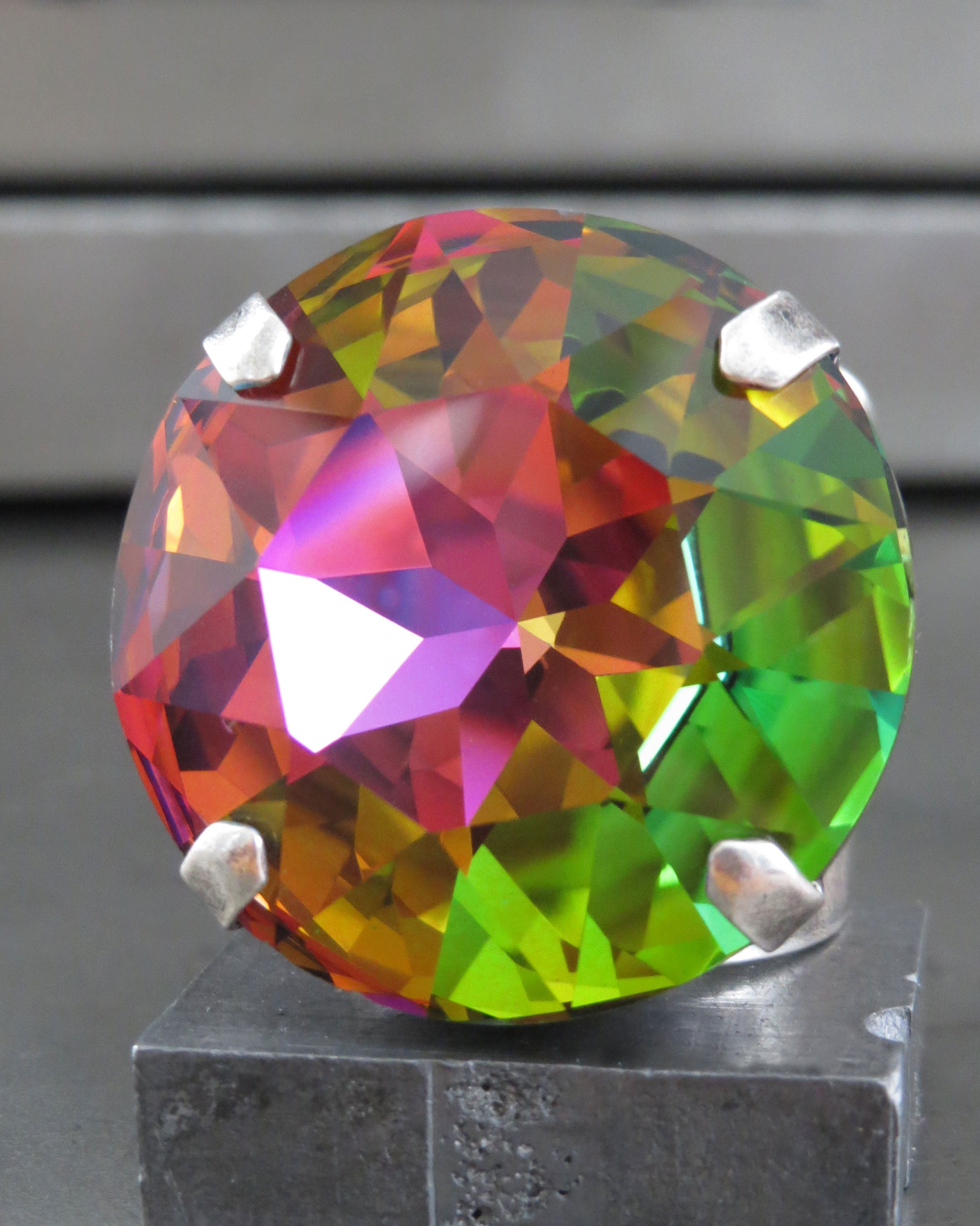 SHOWTIME V2 - Large Round Rainbow Crystal Ring