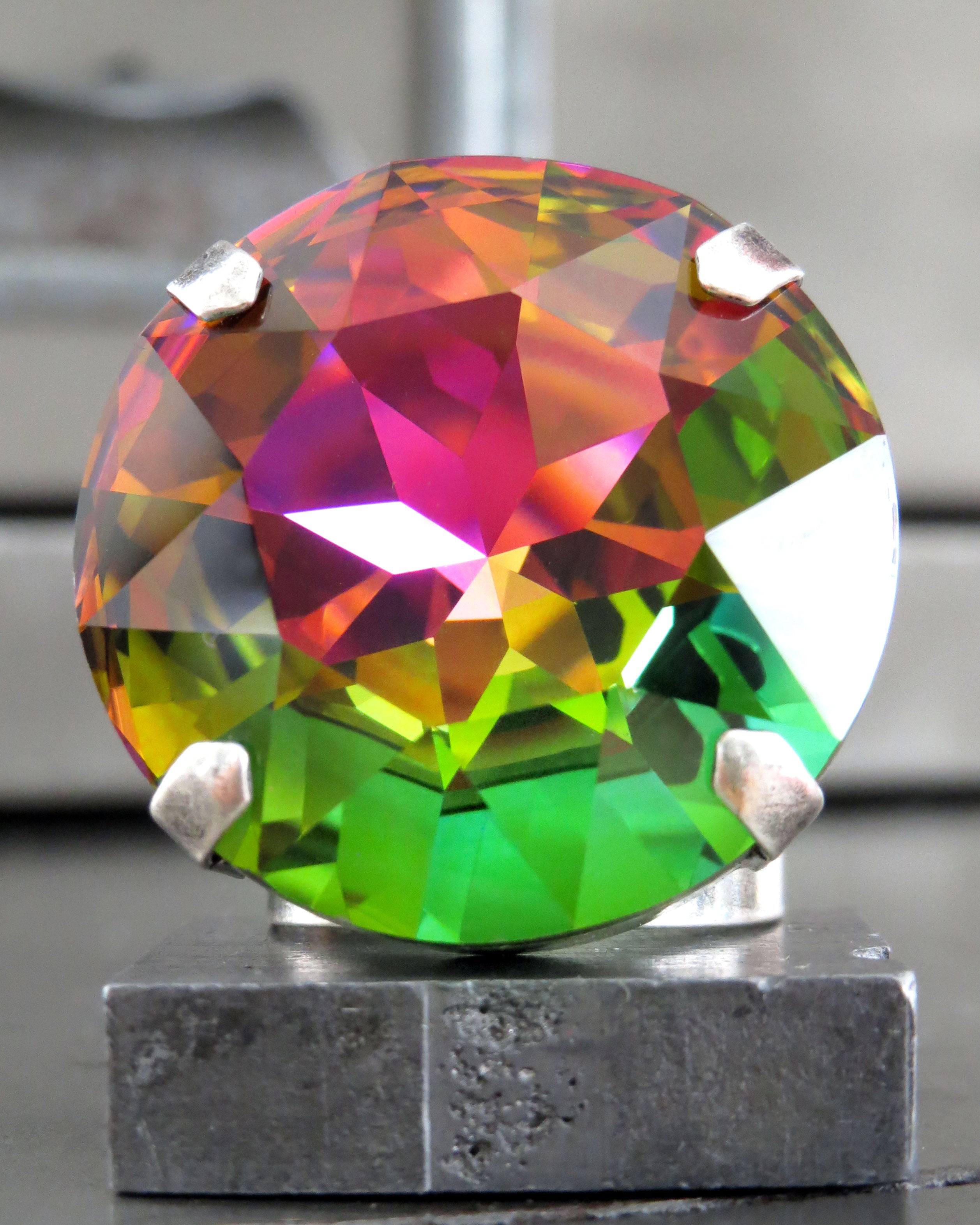 SHOWTIME V2 - Large Round Rainbow Crystal Ring