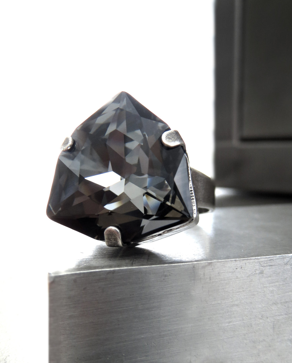 GALAXY - Triangular Black Night Crystal Ring