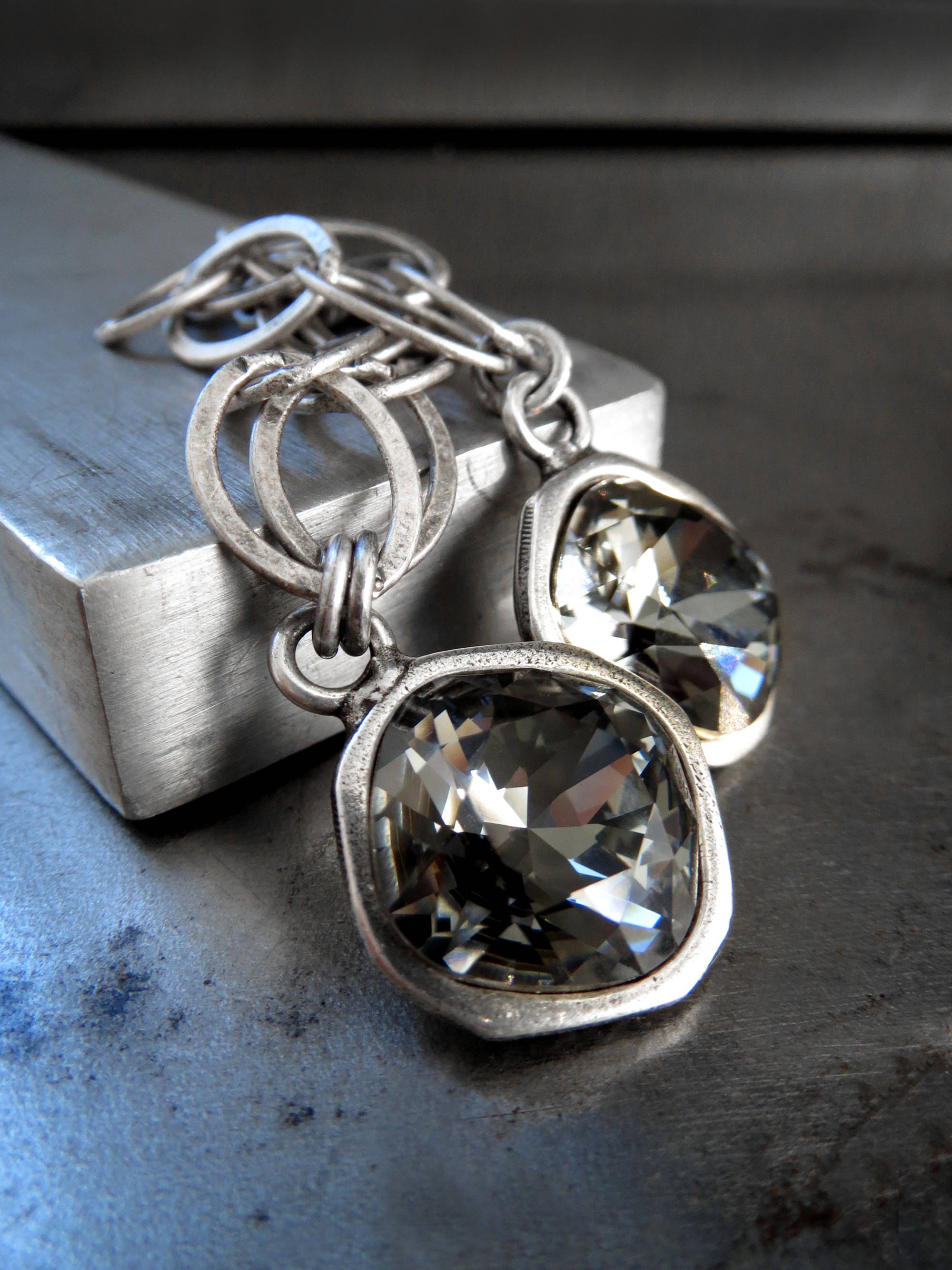 DARK DIAMOND - Geometric Oval Chain Crystal Earrings