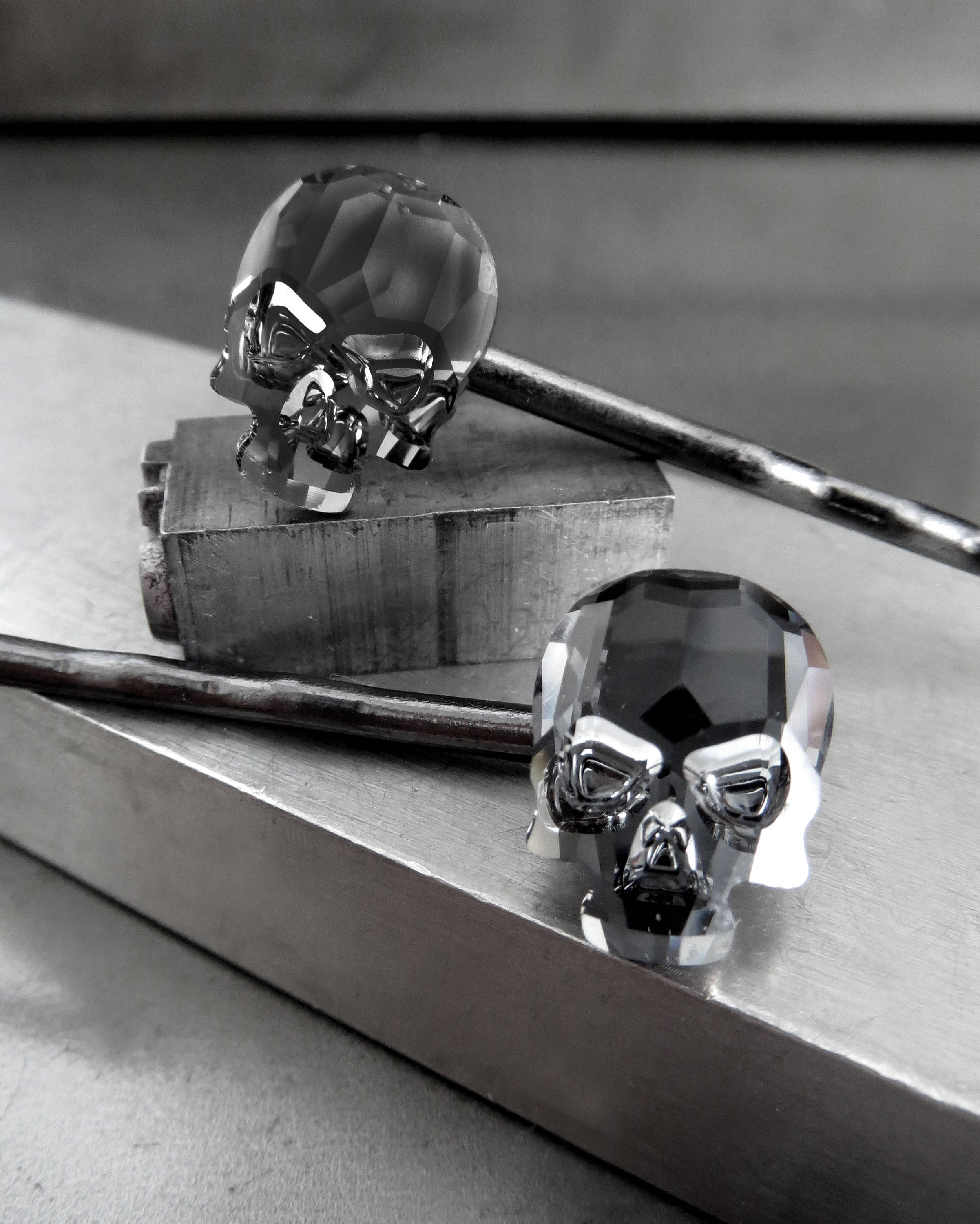 Crystal Skull Bobby Hair Pins - Black Night, Set of 2