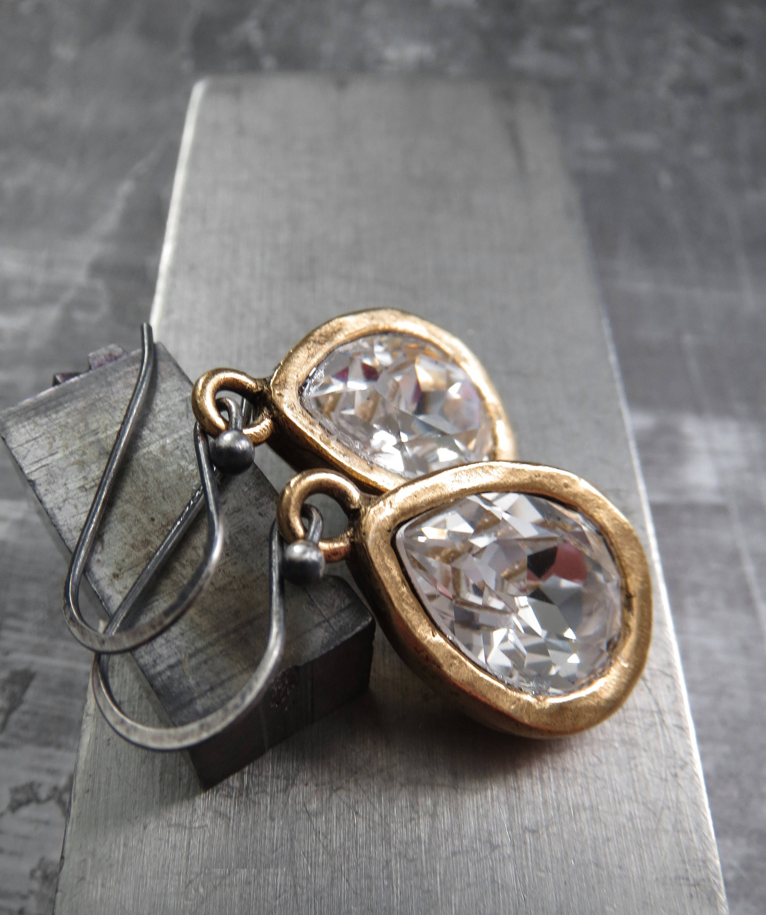 ALWAYS - Sparkling Clear Crystal Teardrop Earrings - Matte Gold