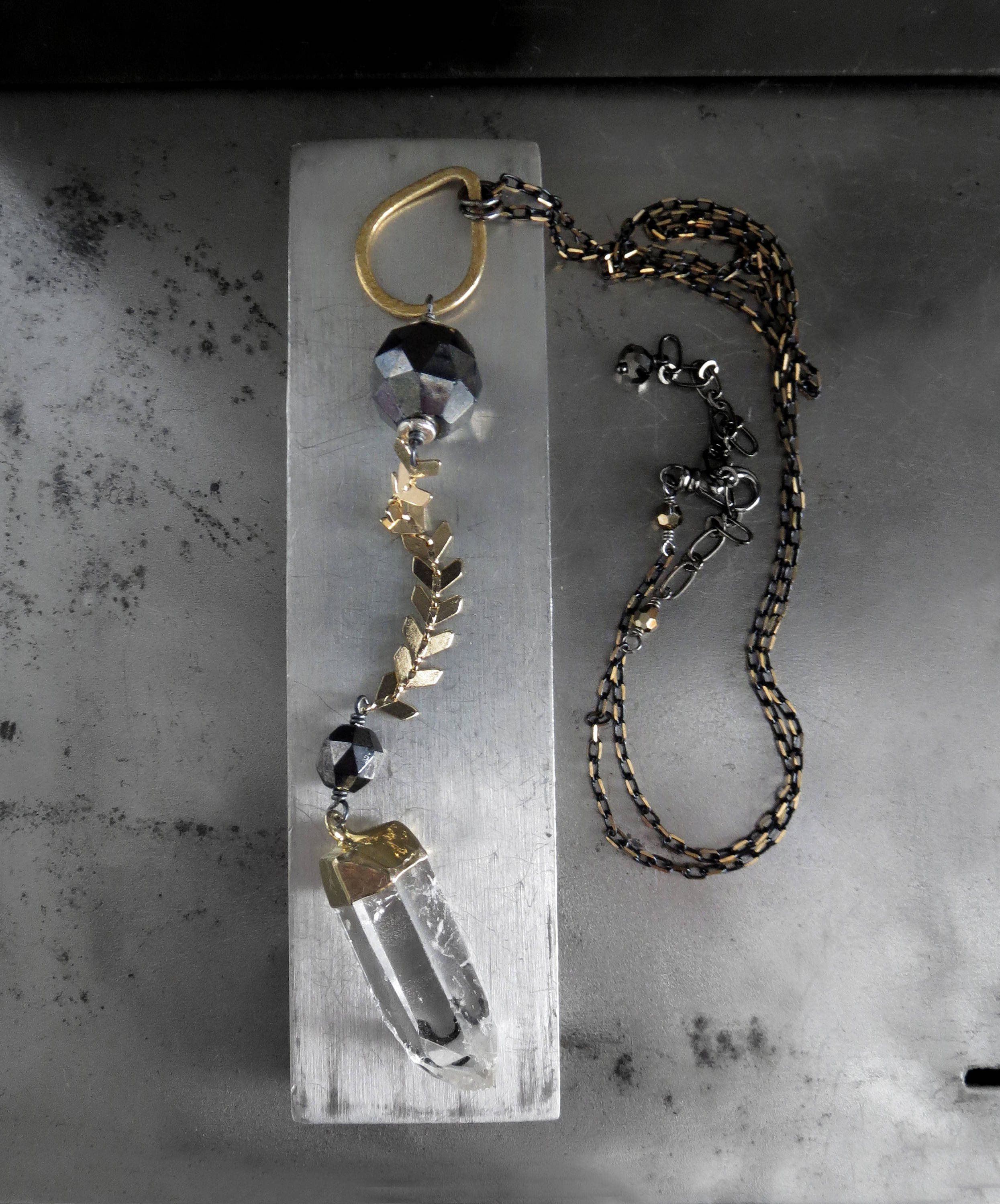 COMMIX - Clear Quartz Pendant Necklace with Gold Chevron Chain