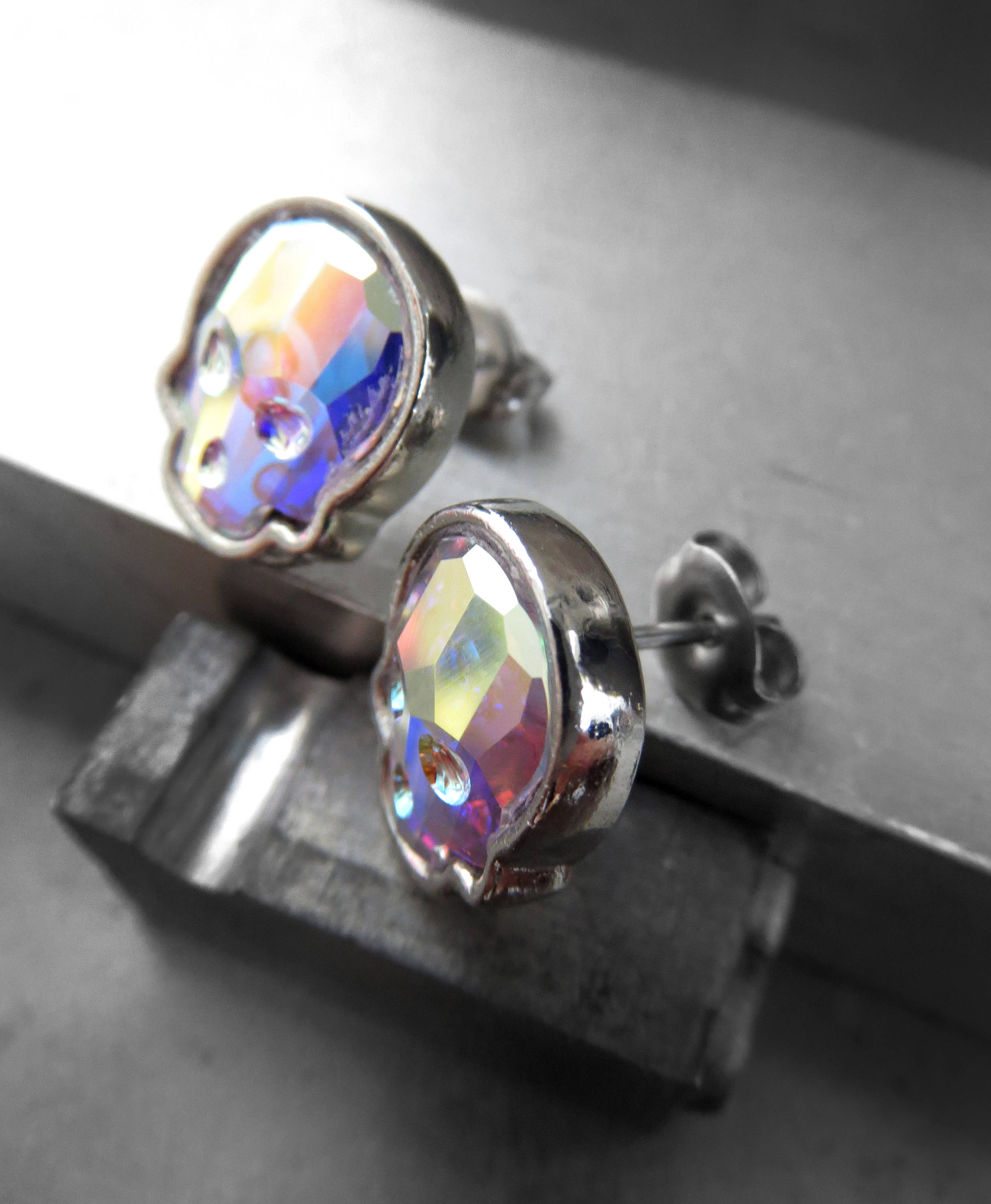 Iridescent Shimmer Crystal AB Skull Stud Earrings - Silver