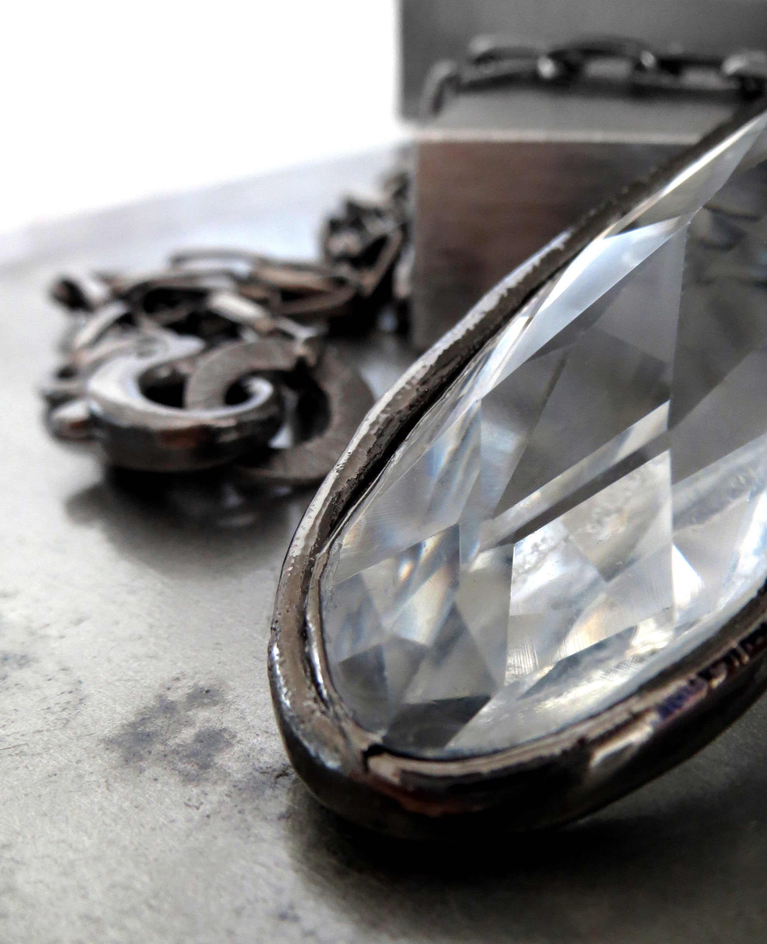 REVEAL - Long Clear Glass Teardrop Pendant Necklace