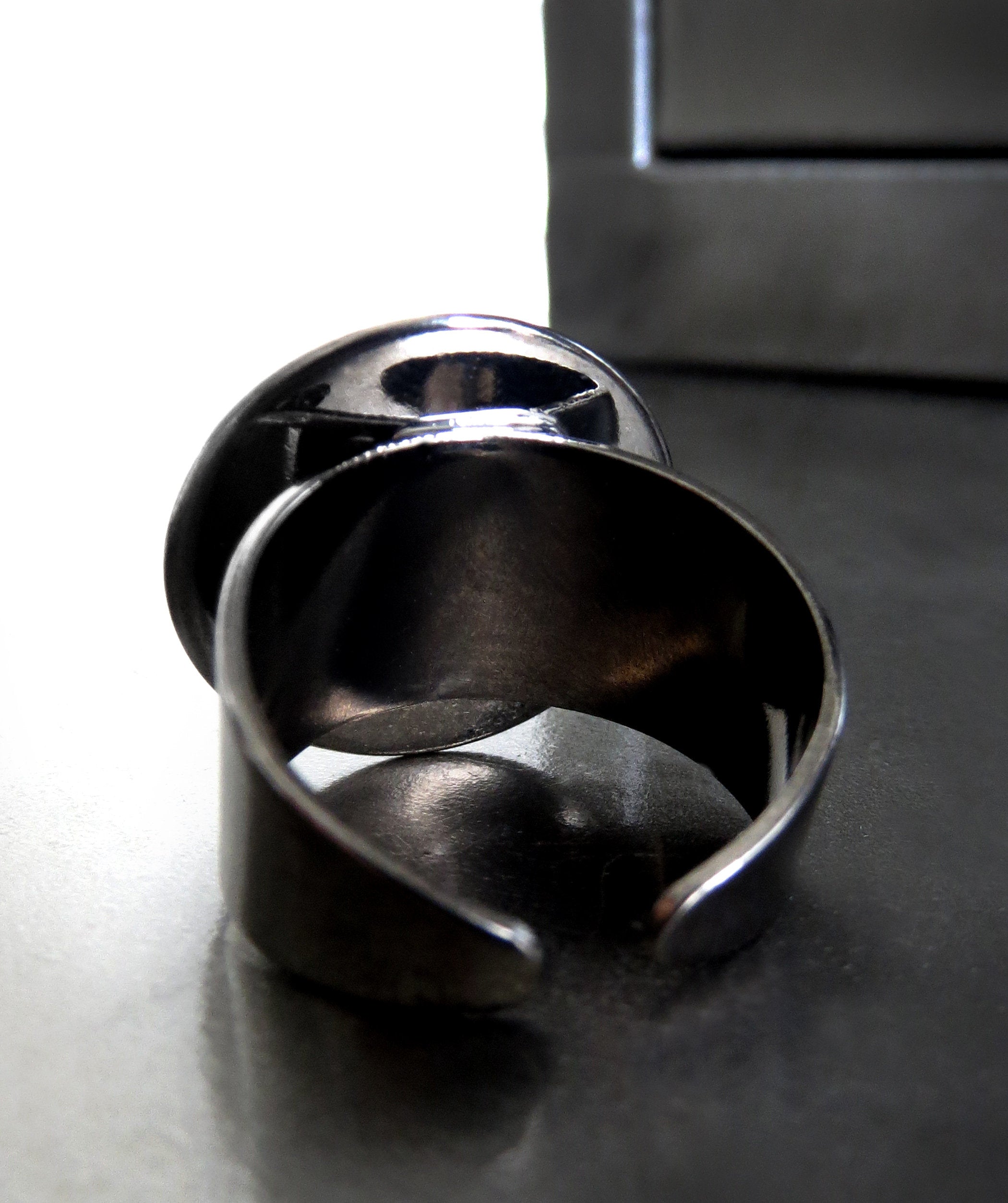 Unisex Halloween Eyeball Ring, Glossy Blue Green Eye Ring, Wide Adjustable Black Band, Unisex Womens Mens Ring, Trick or Treat Gift for Teen