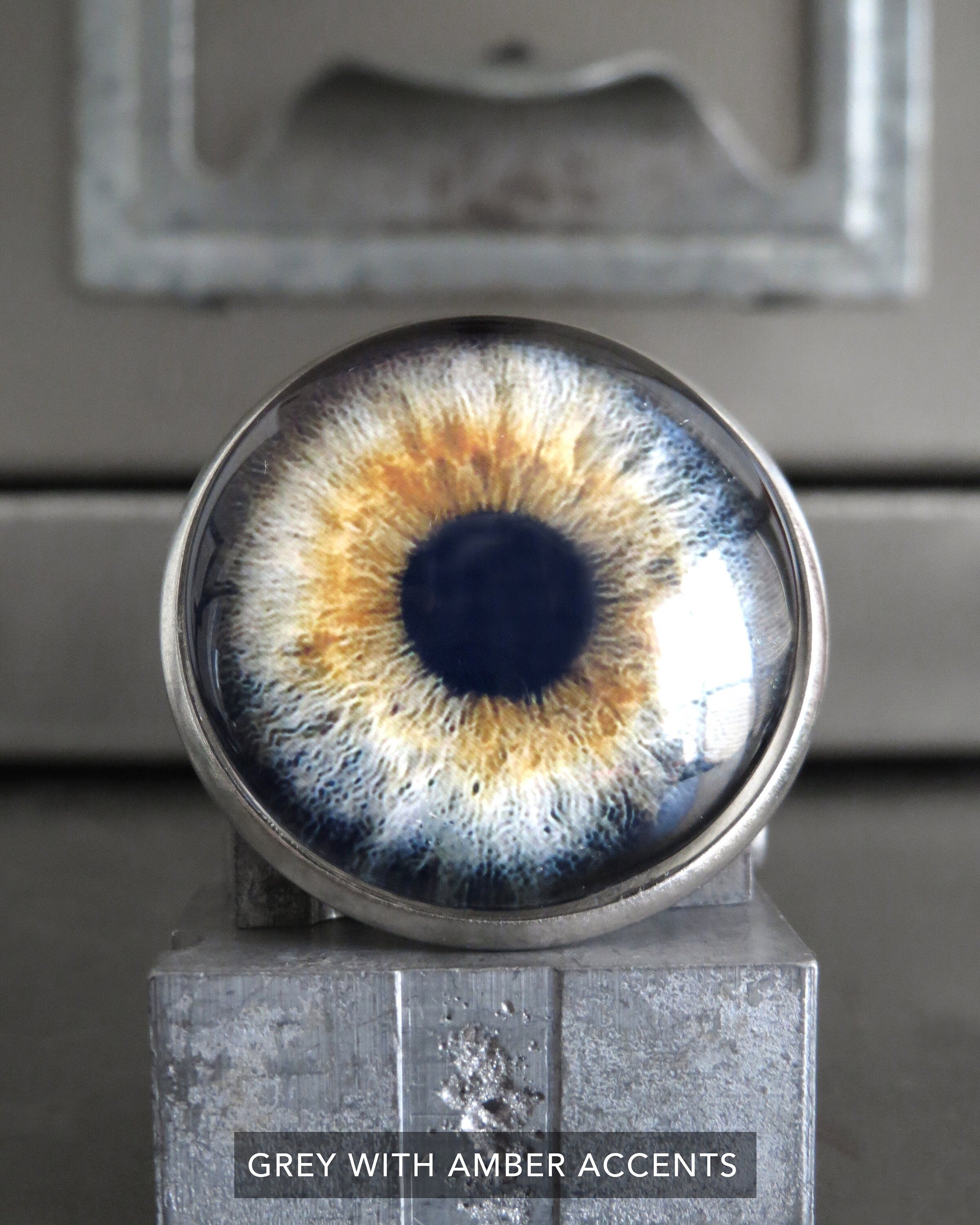 Realistic Eyeball Pin Button - 6 Colors - Grey Green Aqua Blue Brown Eyeball Pins - Fun Halloween Trick or Treat Gift Teenage Boy Girl Teen