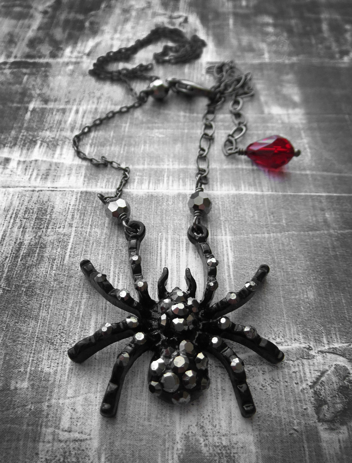 BLACK WIDOW - Sparkle Spider Asymmetrical Necklace
