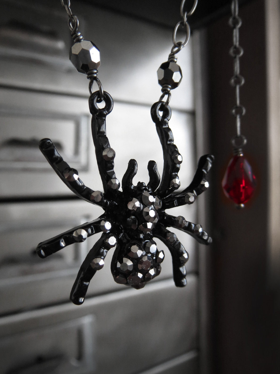 BLACK WIDOW - Sparkle Spider Asymmetrical Necklace