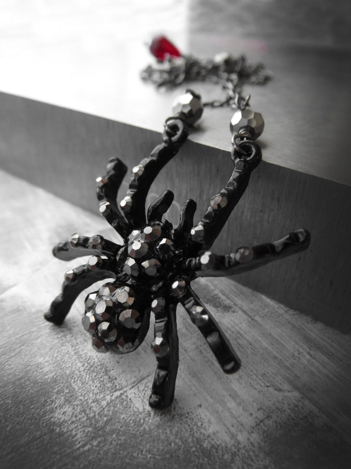 BLACK WIDOW - Sparkle Spider Asymmetrical Necklace