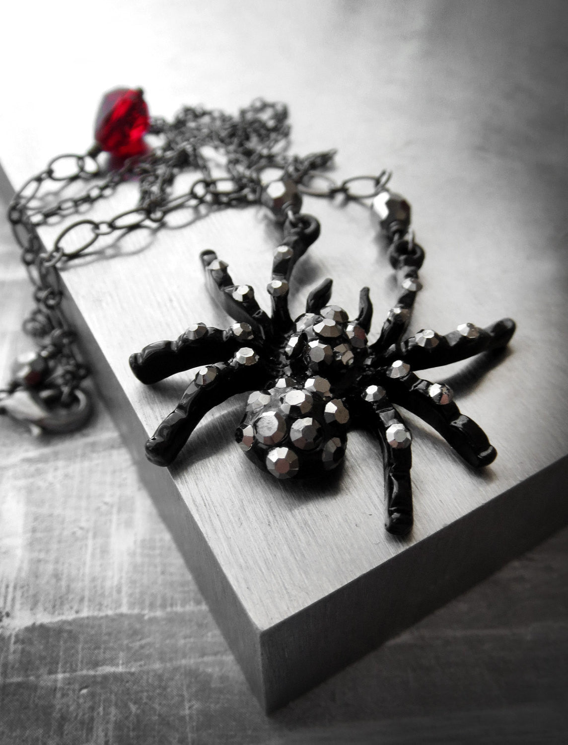 BLACK WIDOW - Sparkle Spider Asymmetrical Necklace