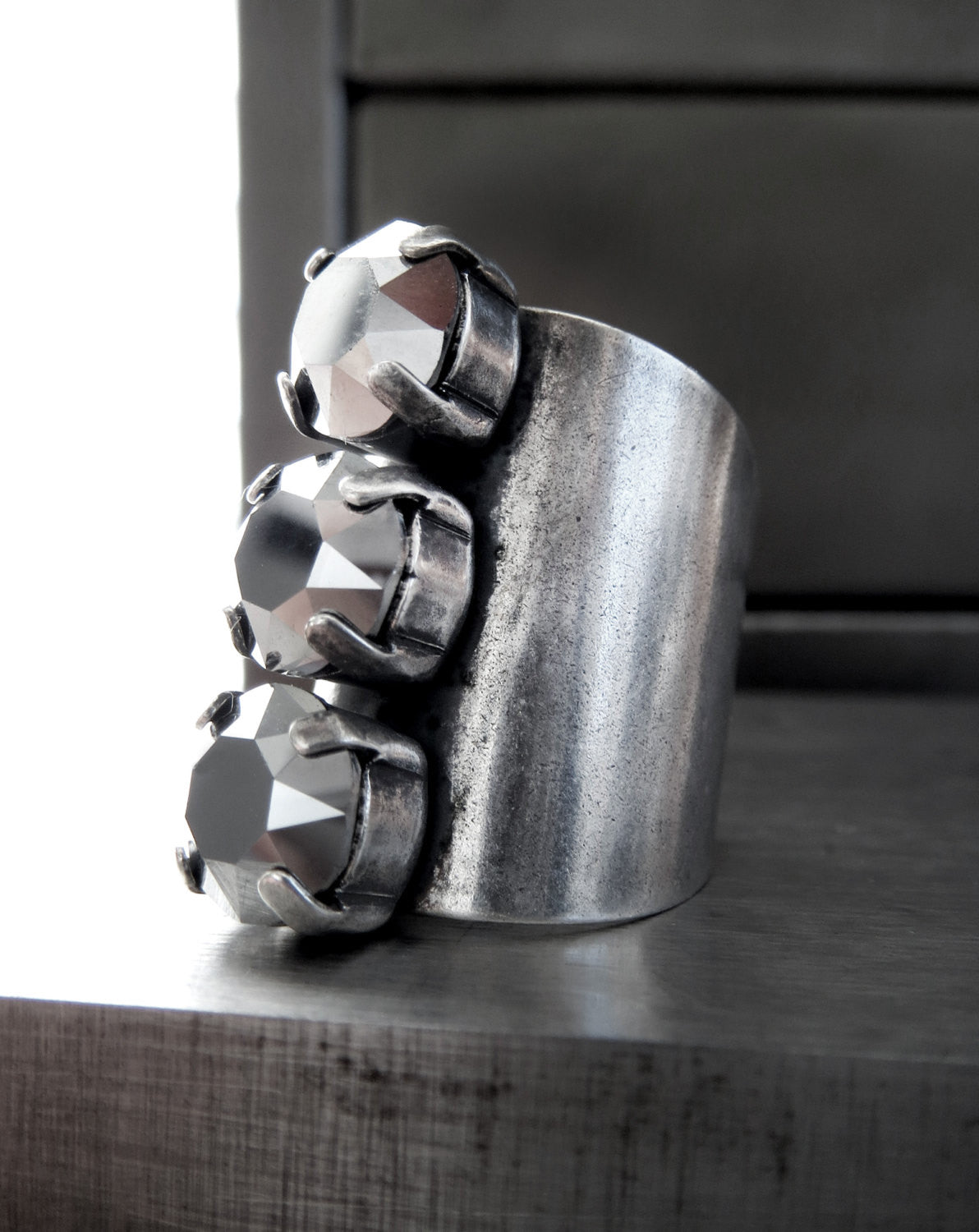 TOMBOY - Crystal Trio Ring - Metallic Chrome