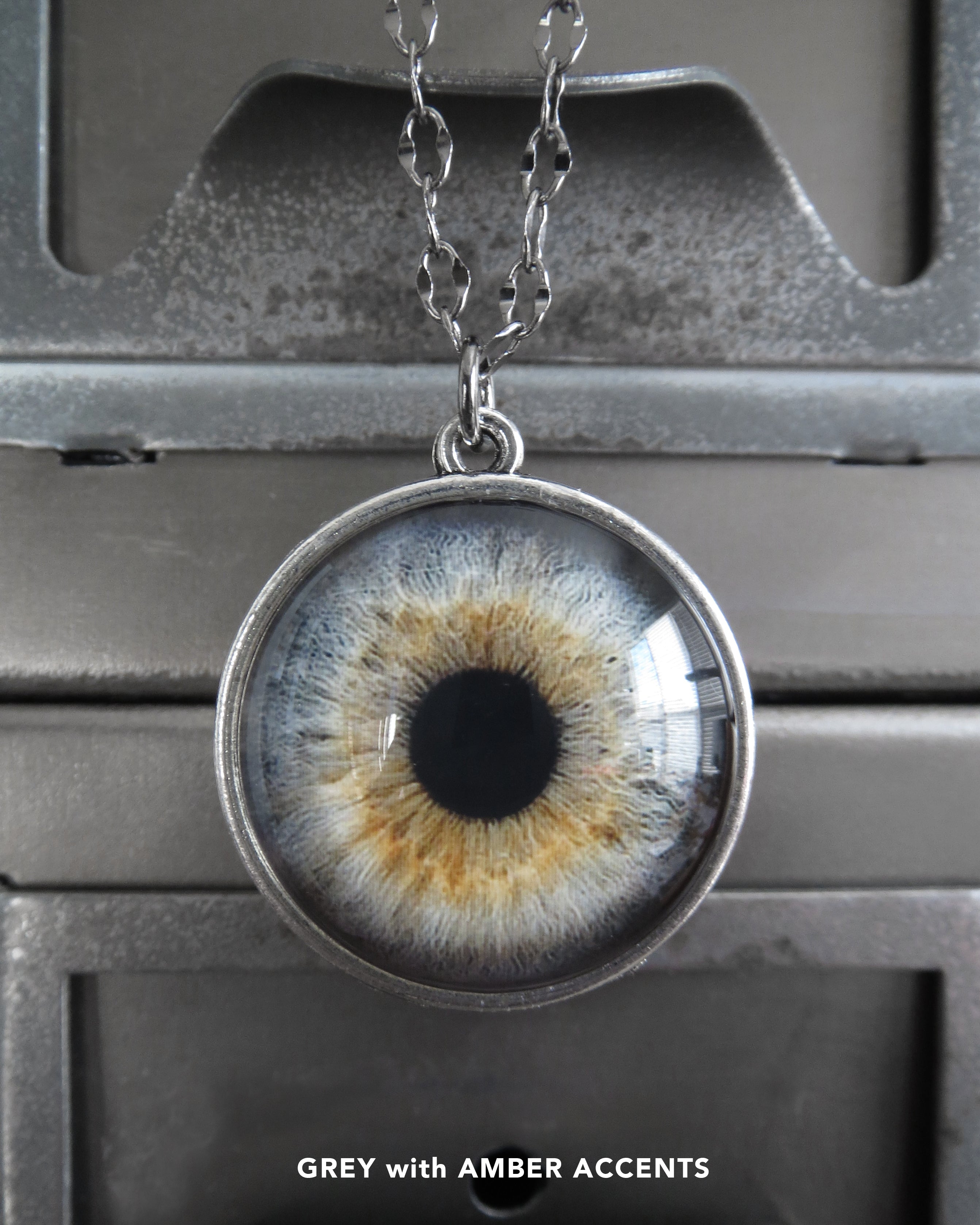 Realistic Eyeball Necklace Two Sided Eye Pendant Halloween