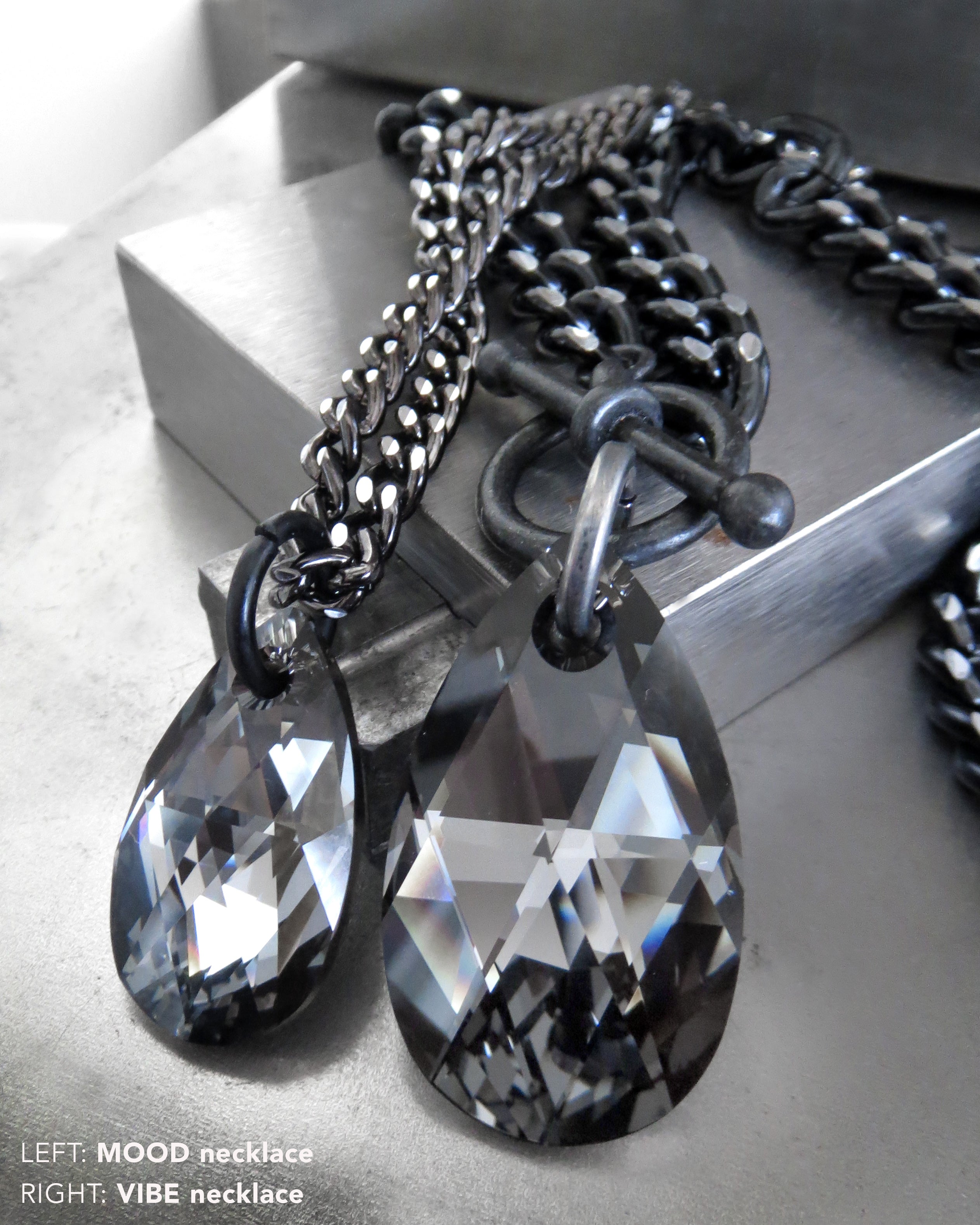 MOOD V2 - Black Night Crystal Teardrop Necklace with Diamond-Cut Chain