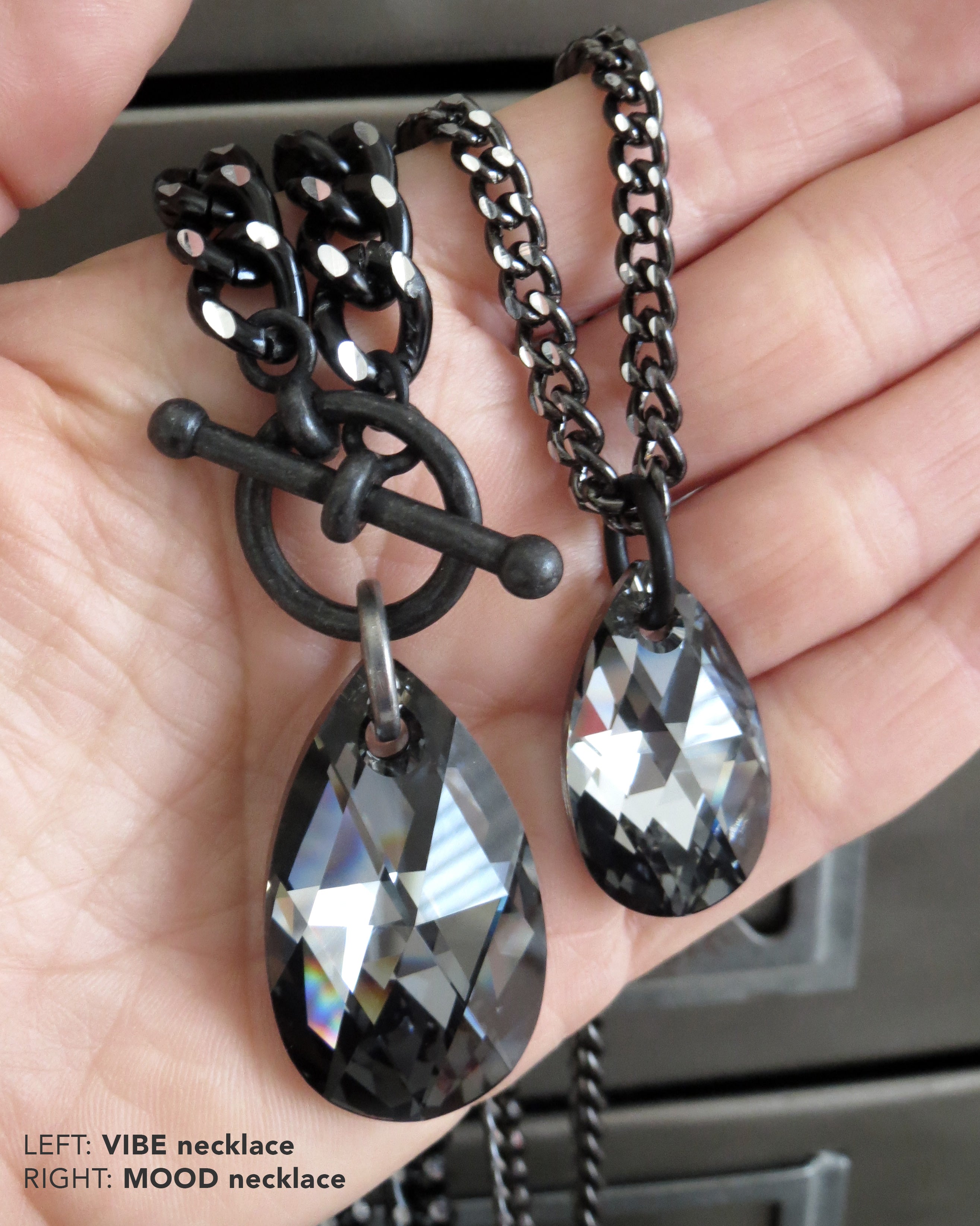 MOOD V2 - Black Night Crystal Teardrop Necklace with Diamond-Cut Chain