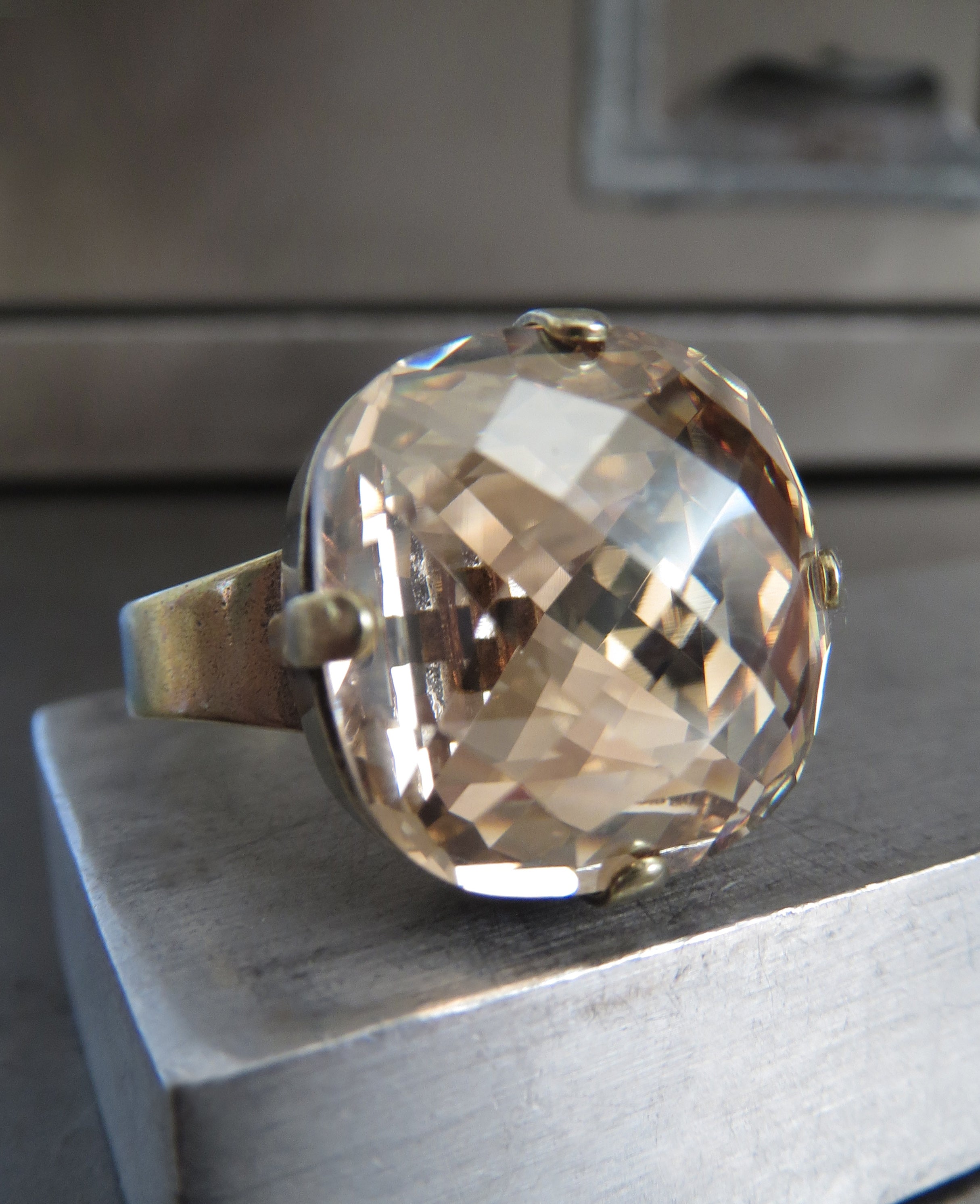 CHAMPAGNE - Crystal Ring in Shimmering Soft Gold