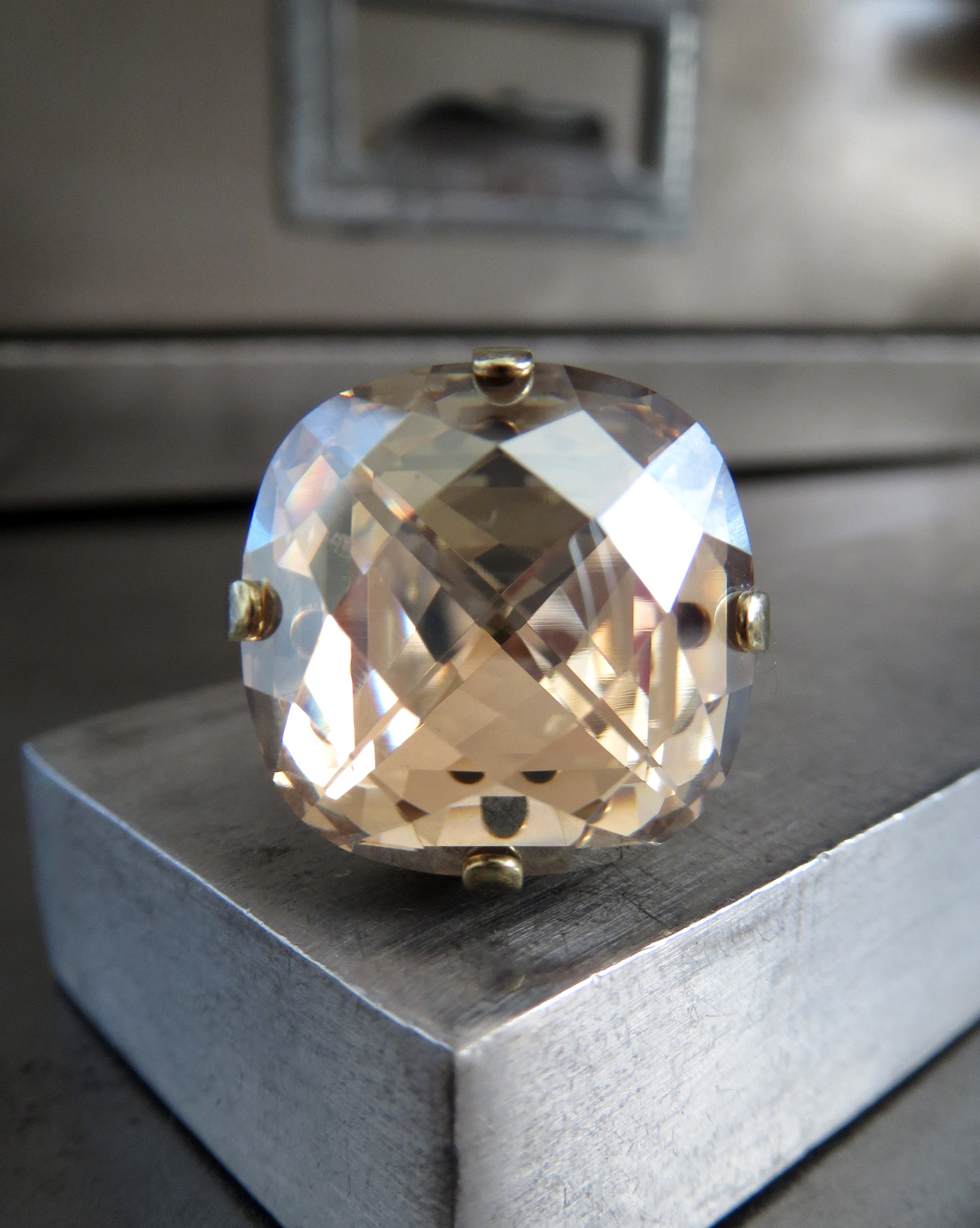 CHAMPAGNE - Crystal Ring in Shimmering Soft Gold