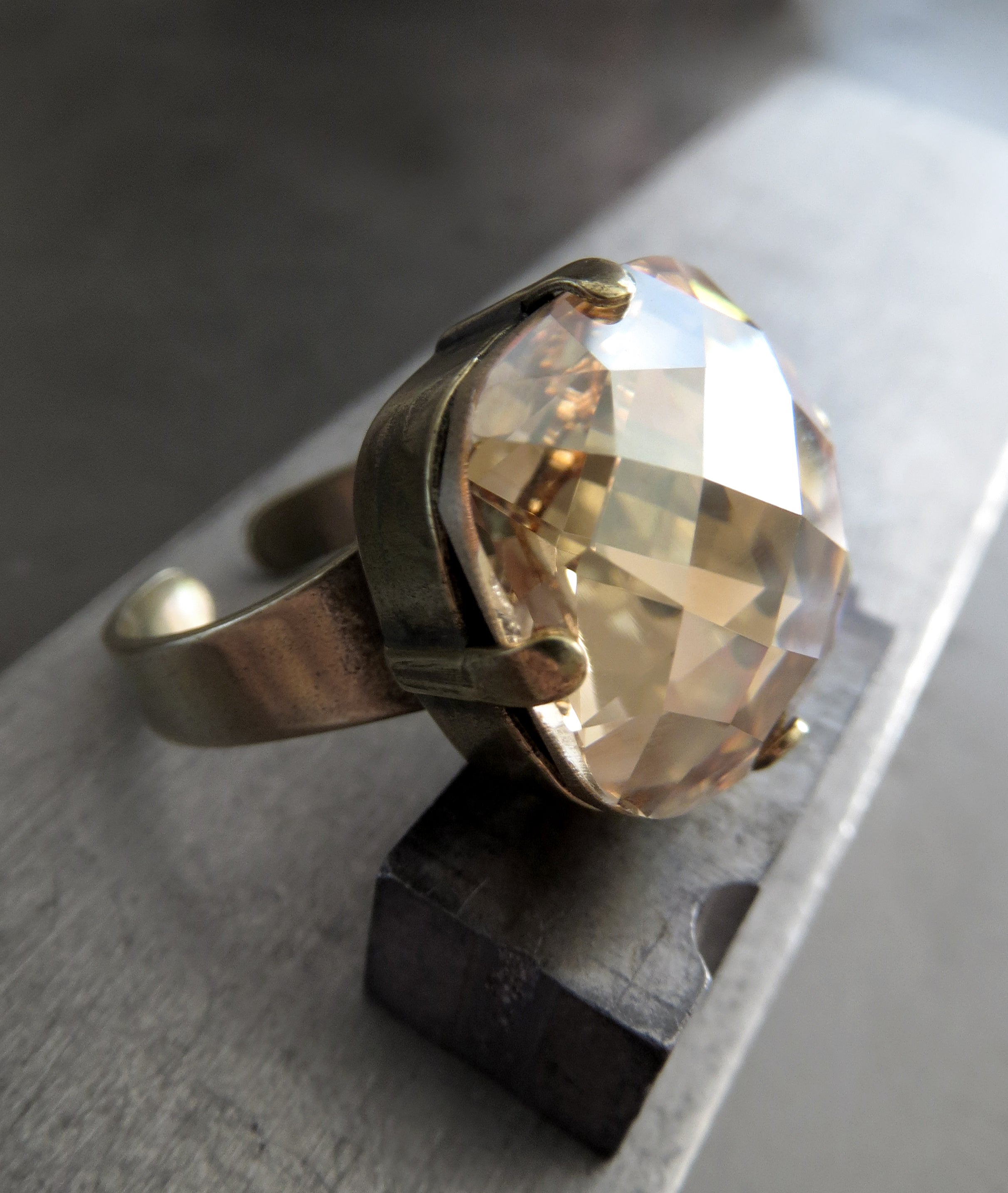 CHAMPAGNE - Crystal Ring in Shimmering Soft Gold