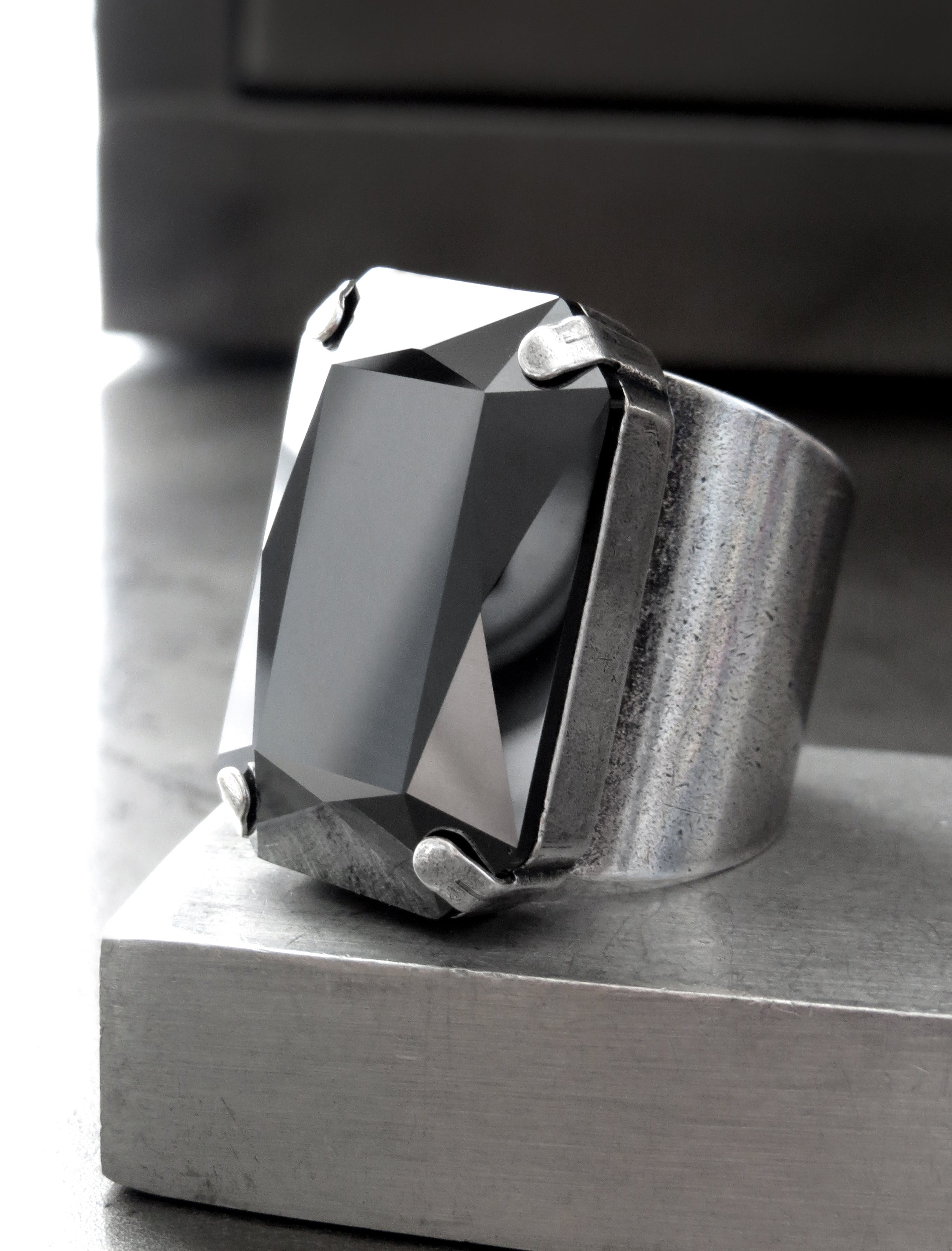 DARK REFLECTION - Large Metallic Gunmetal Black Crystal Ring