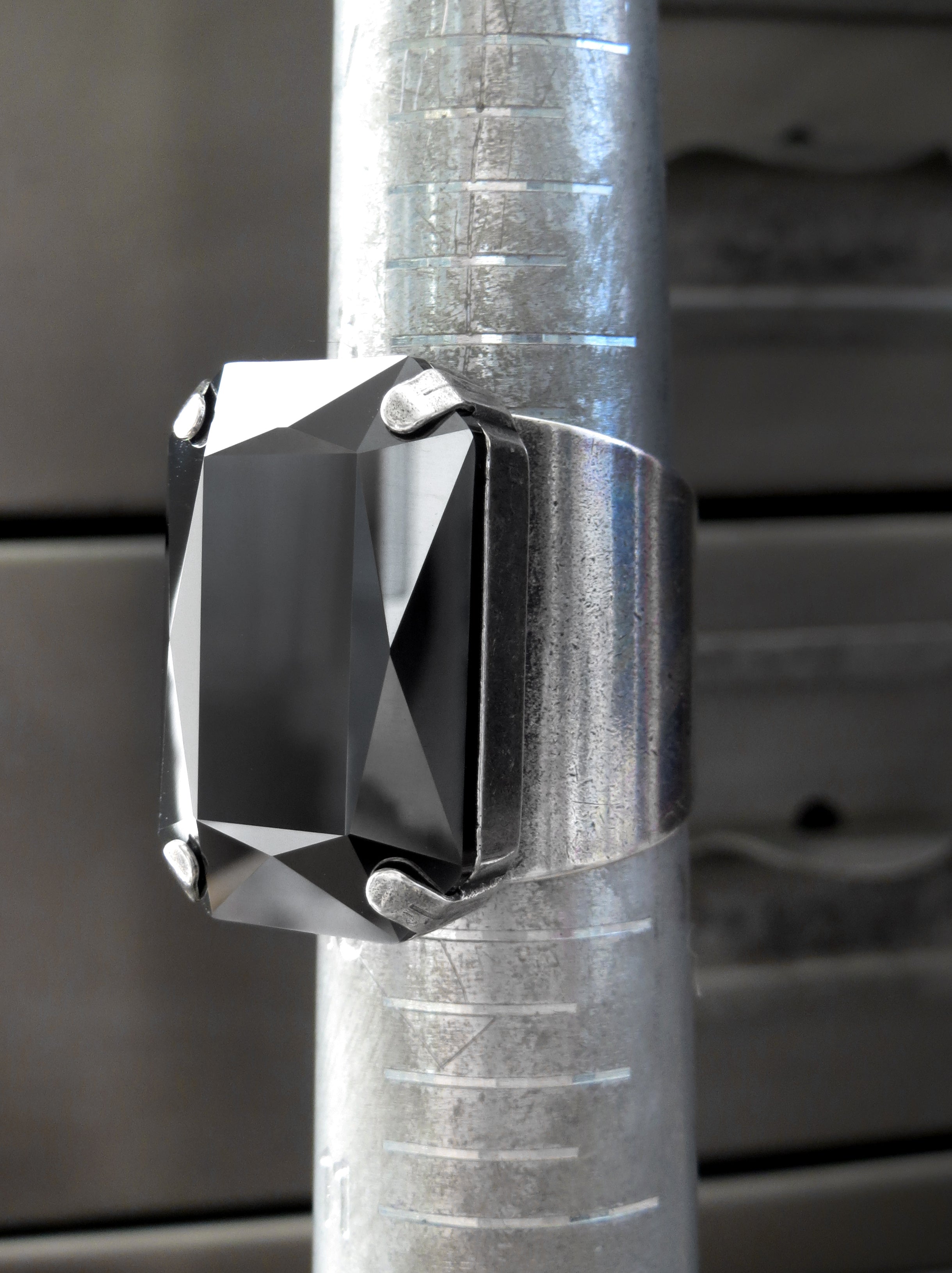 DARK REFLECTION - Large Metallic Gunmetal Black Crystal Ring