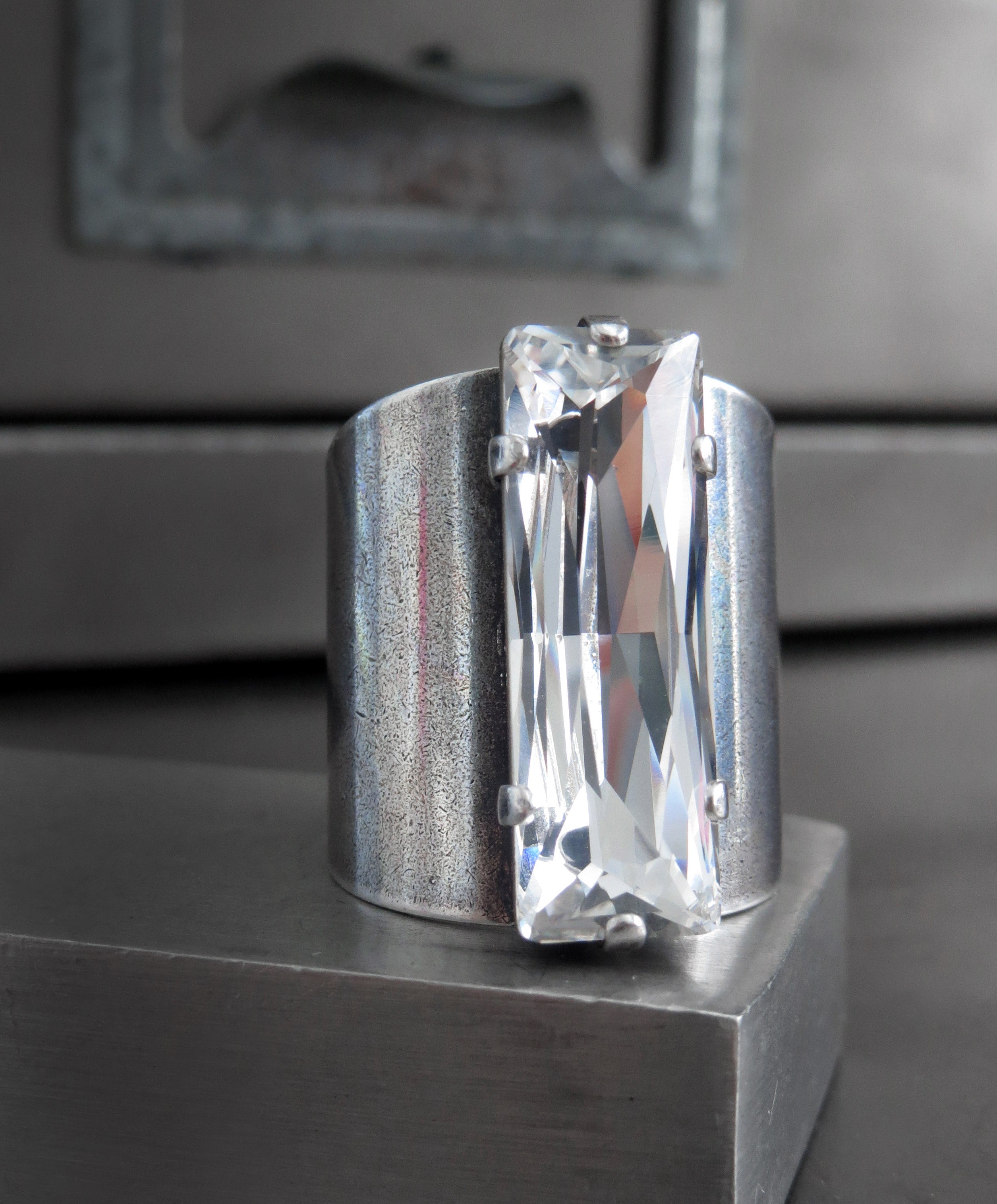 CONSTRUCT : PRECISION - Unisex Clear Crystal Ring