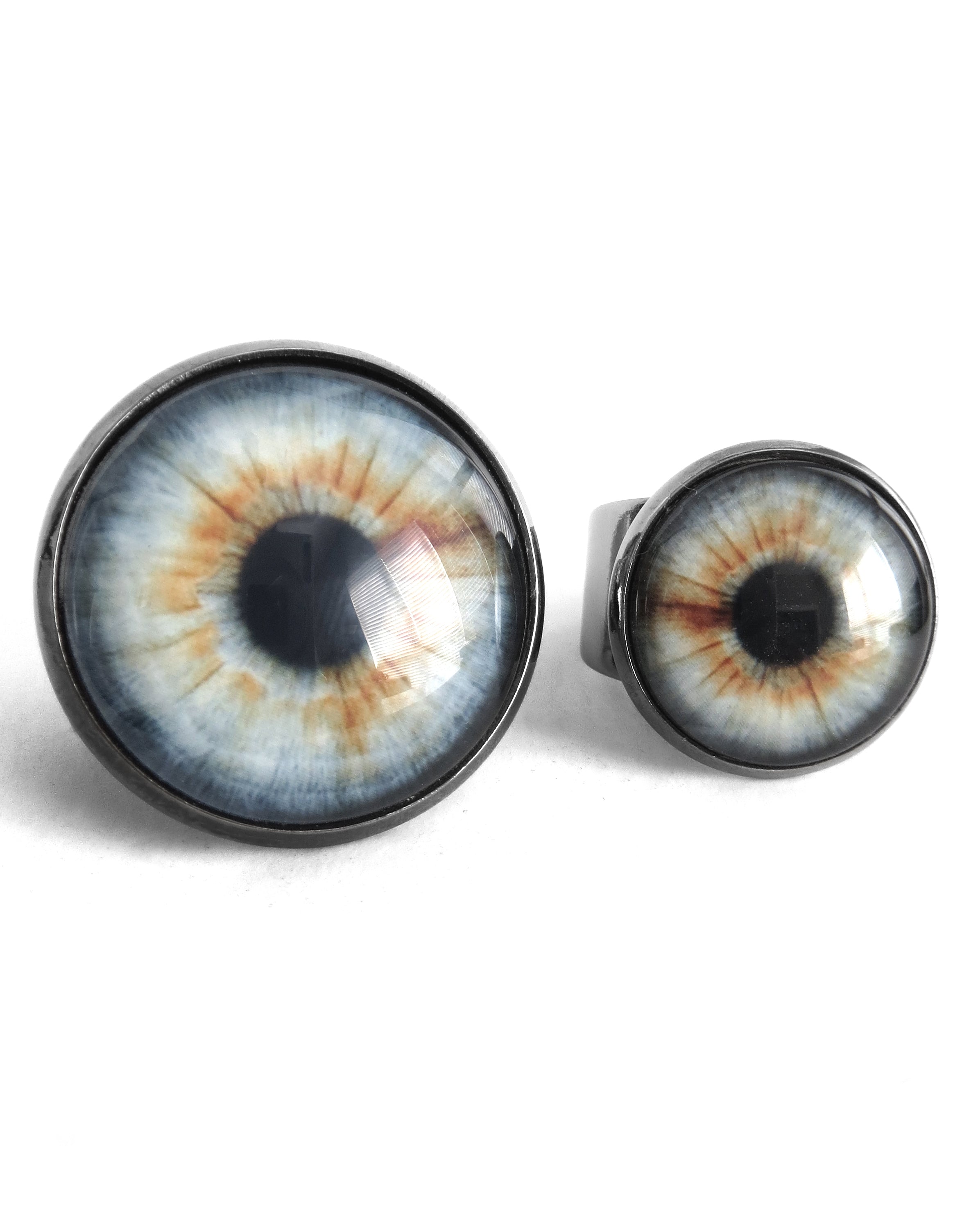 Goth Halloween Eyeball Ring with Realistic Amber Fleck Eye - Grey/Pale Blue