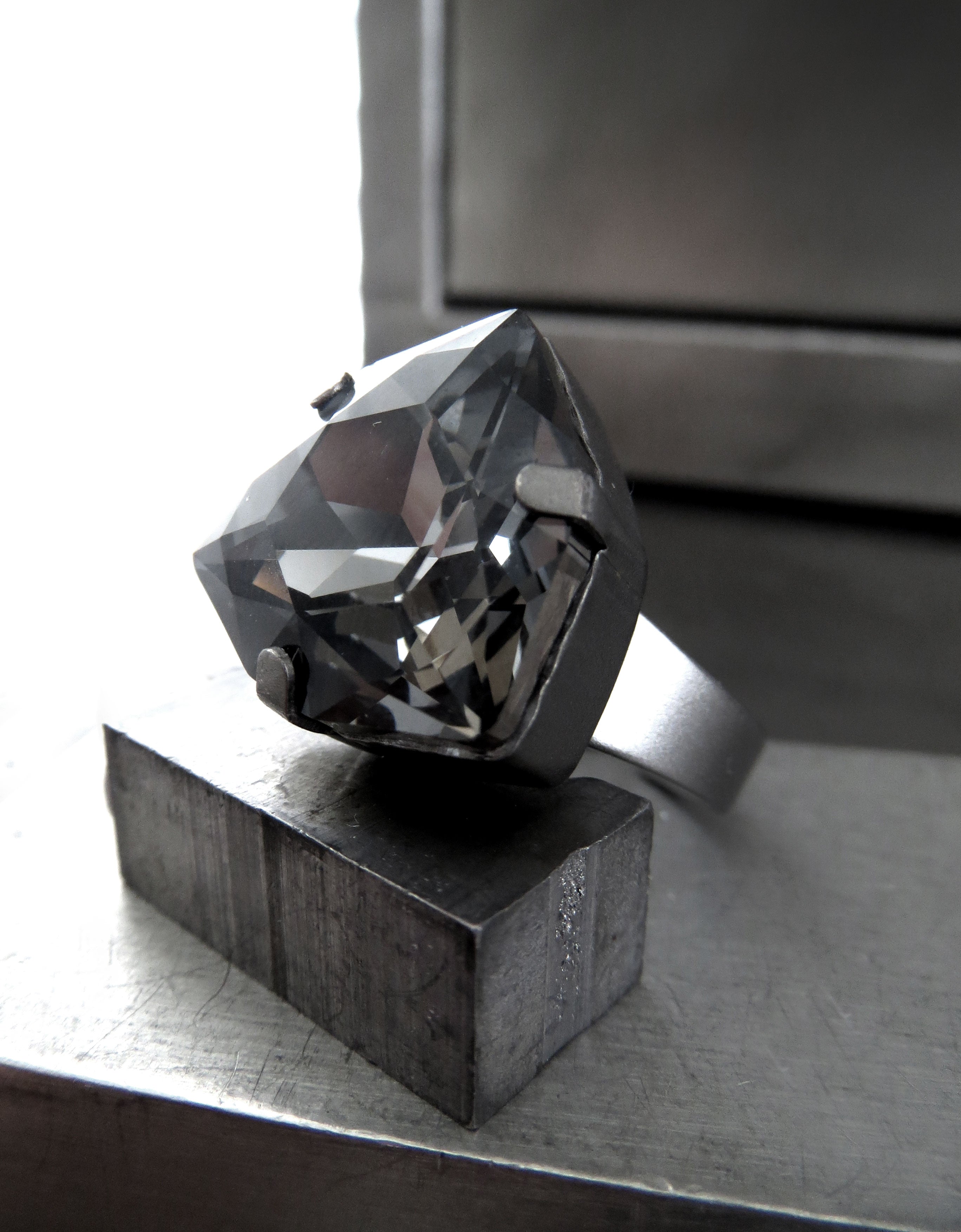 GALAXY - Triangular Black Night Crystal Ring