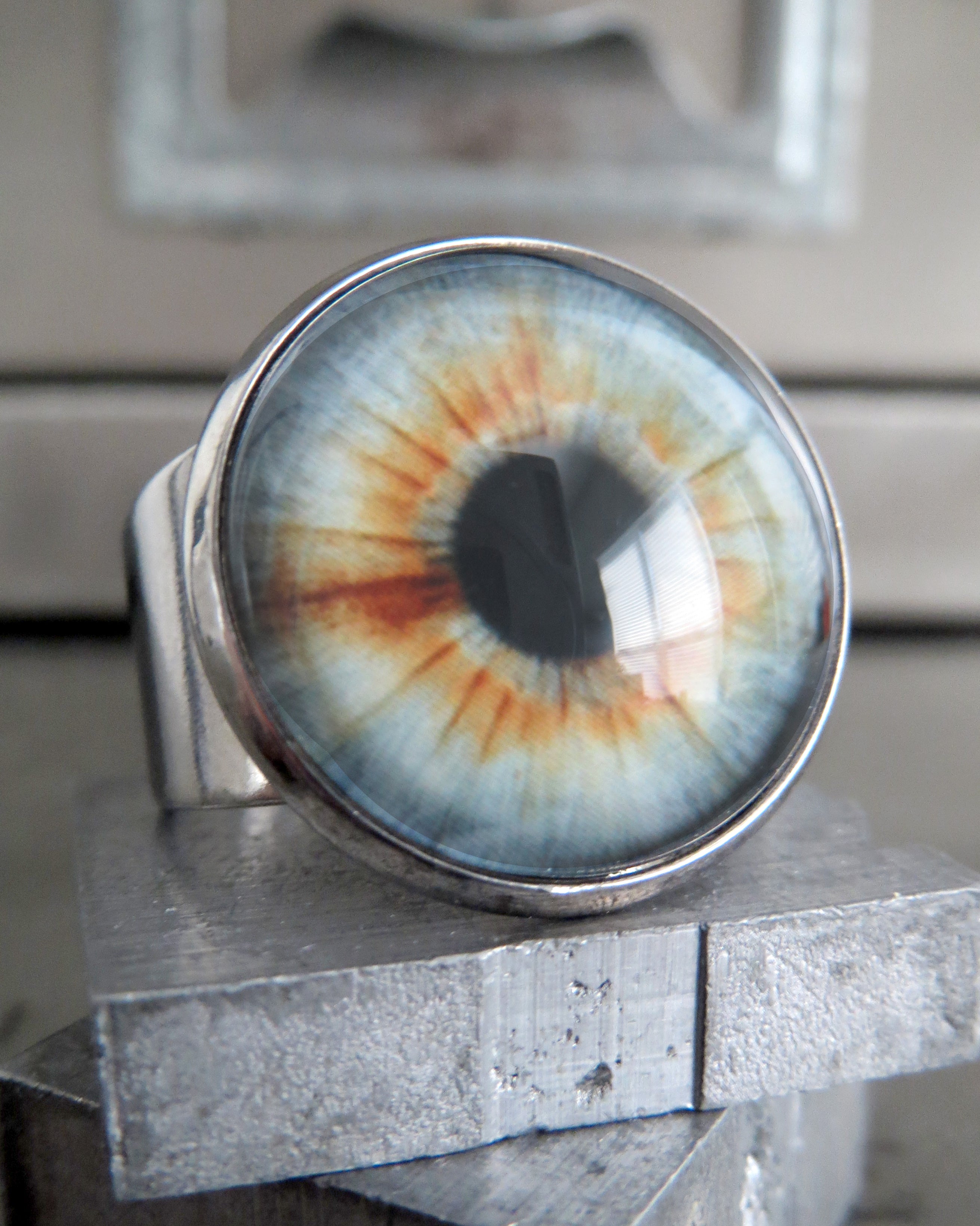 Goth Halloween Eyeball Ring with Realistic Amber Fleck Eye - Grey/Pale Blue